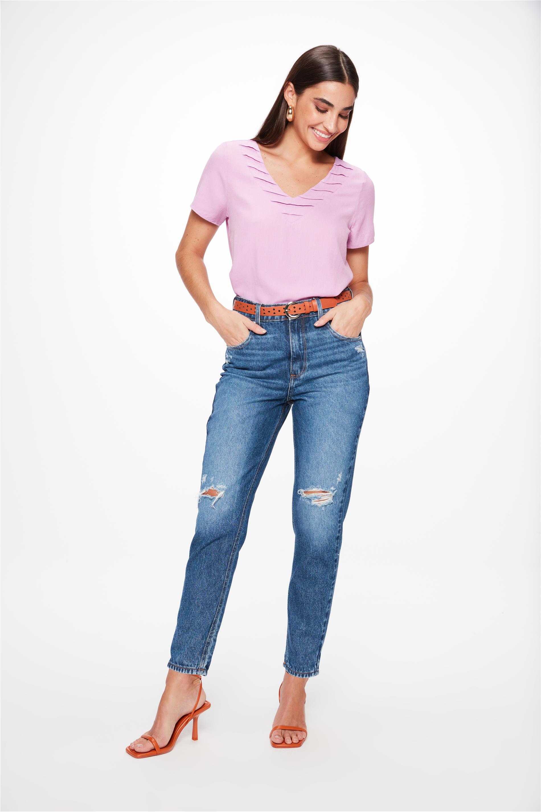 Calça Jeans Mom Cropped com Rasgos