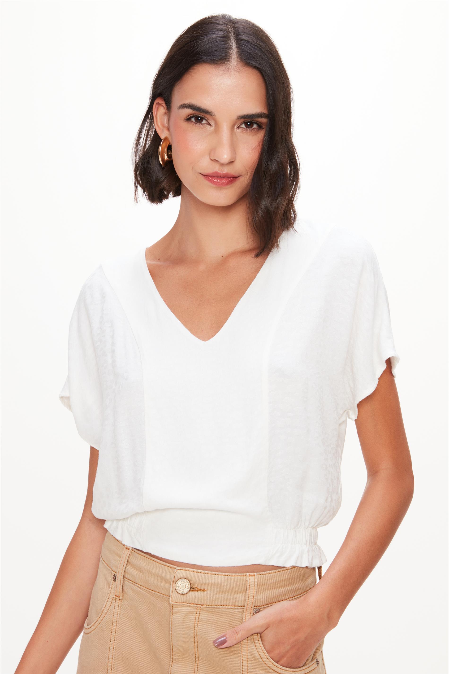 Blusa com Recortes na Frente e Elástico