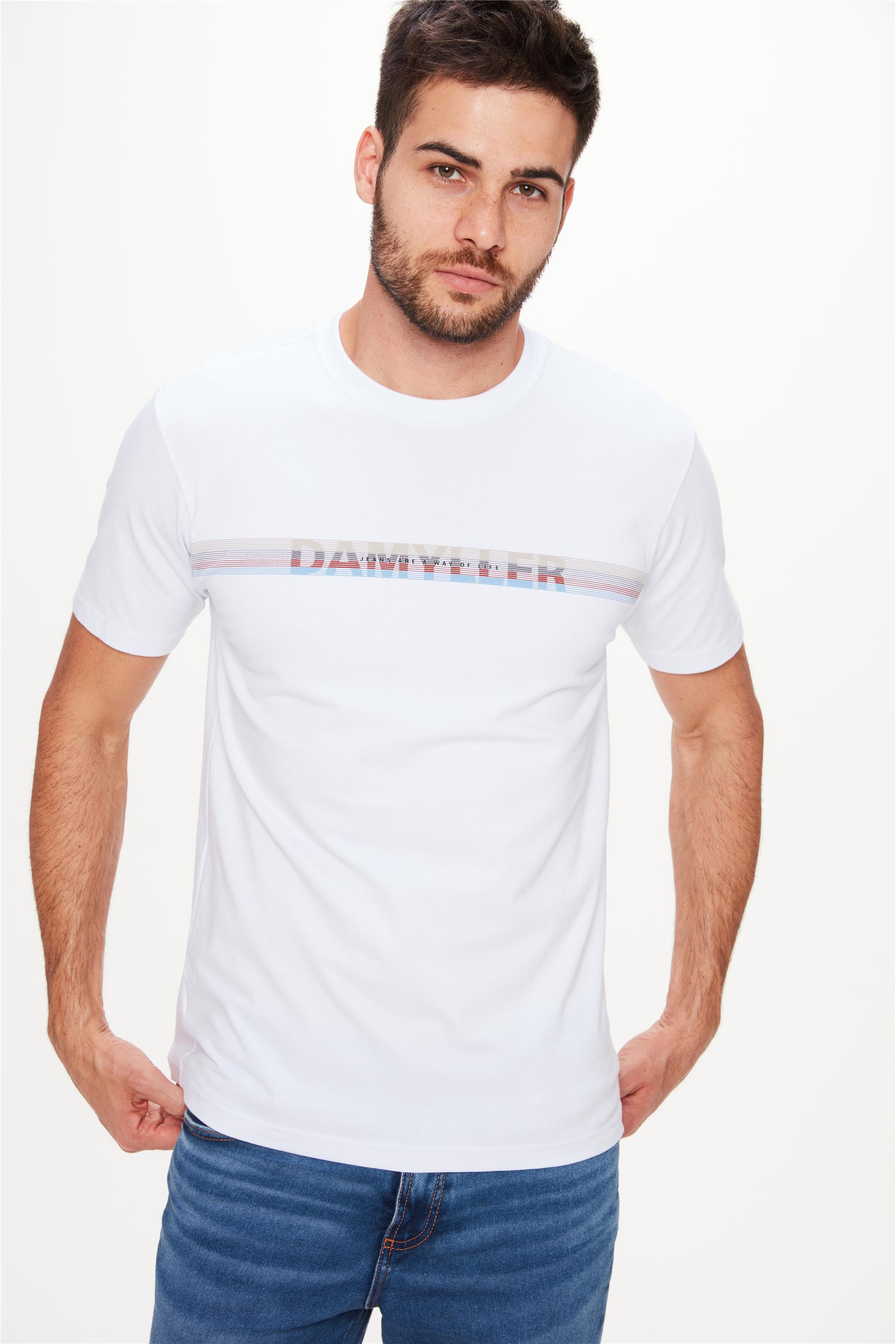 Camiseta com Lettering Marca