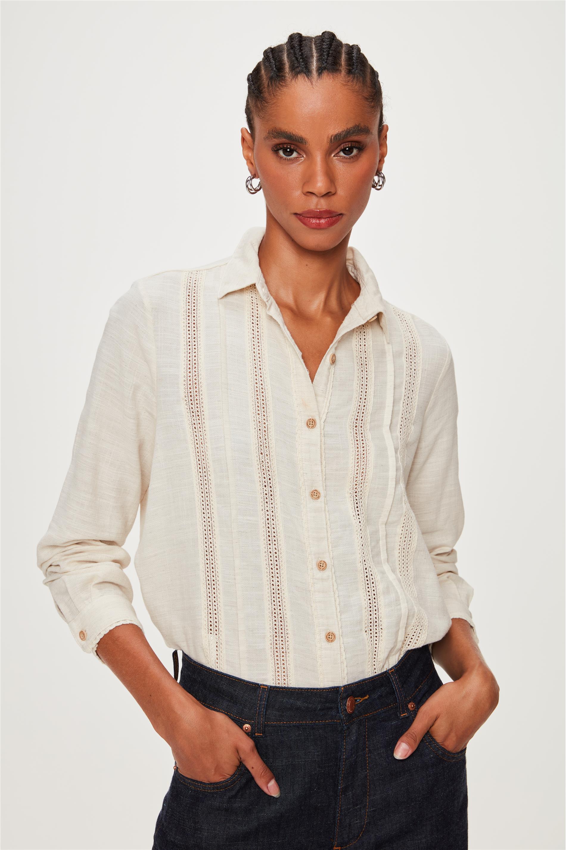Camisa Feminina Manga Longa com Renda