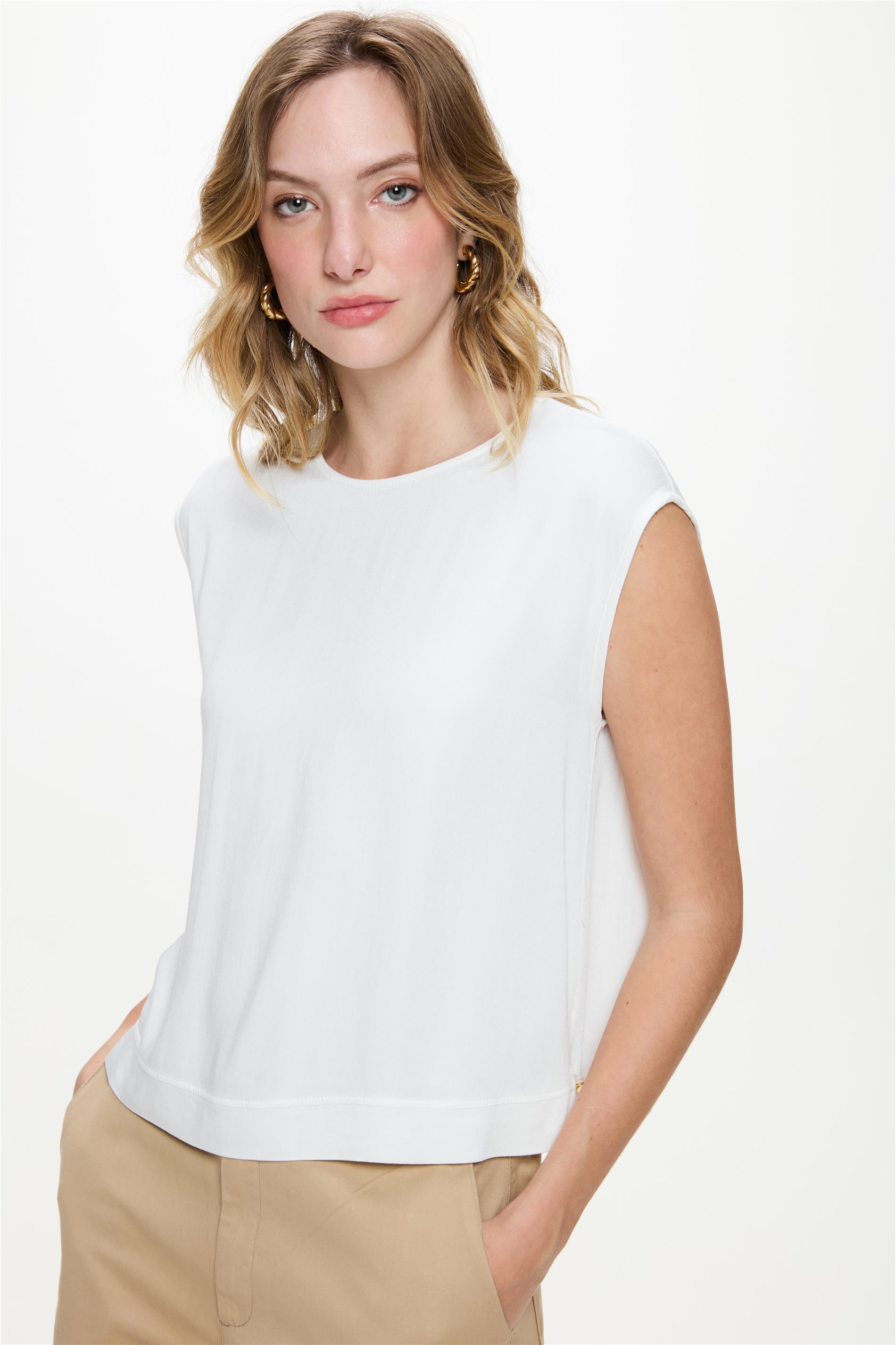 Blusa de Viscose Lisa sem Mangas