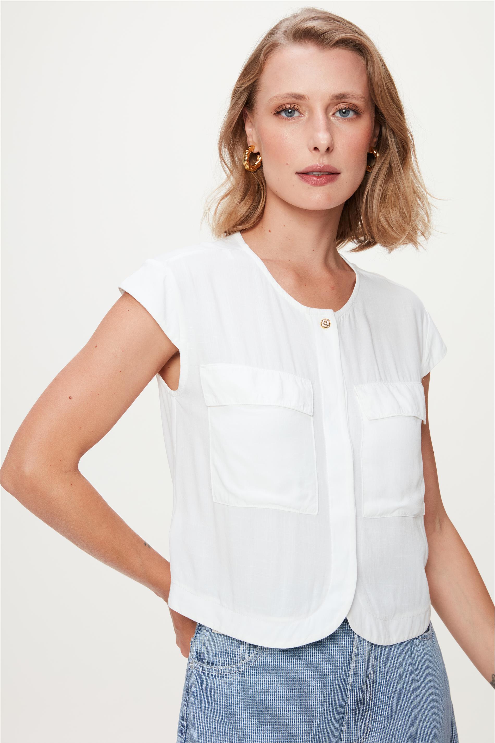 Blusa de Viscose com Bolsos Utilitários