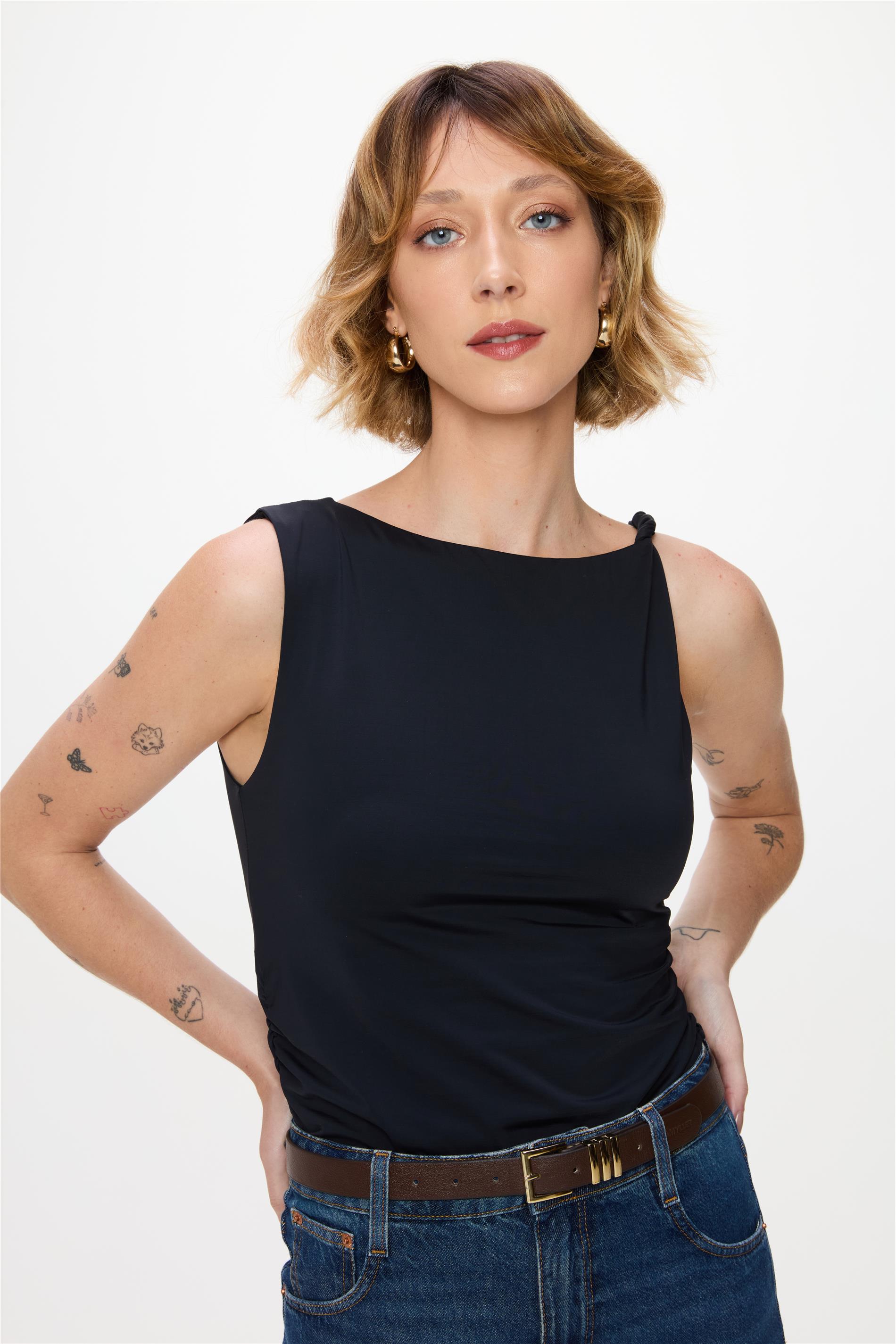Blusa Poliamida Encorpada Alça Torcida