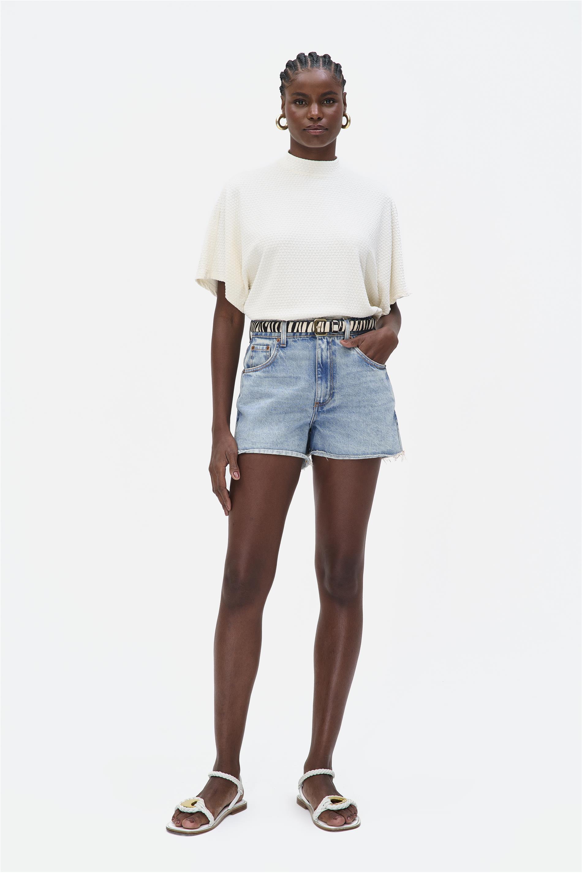Short Jeans Mom Solto Barra Desfiada