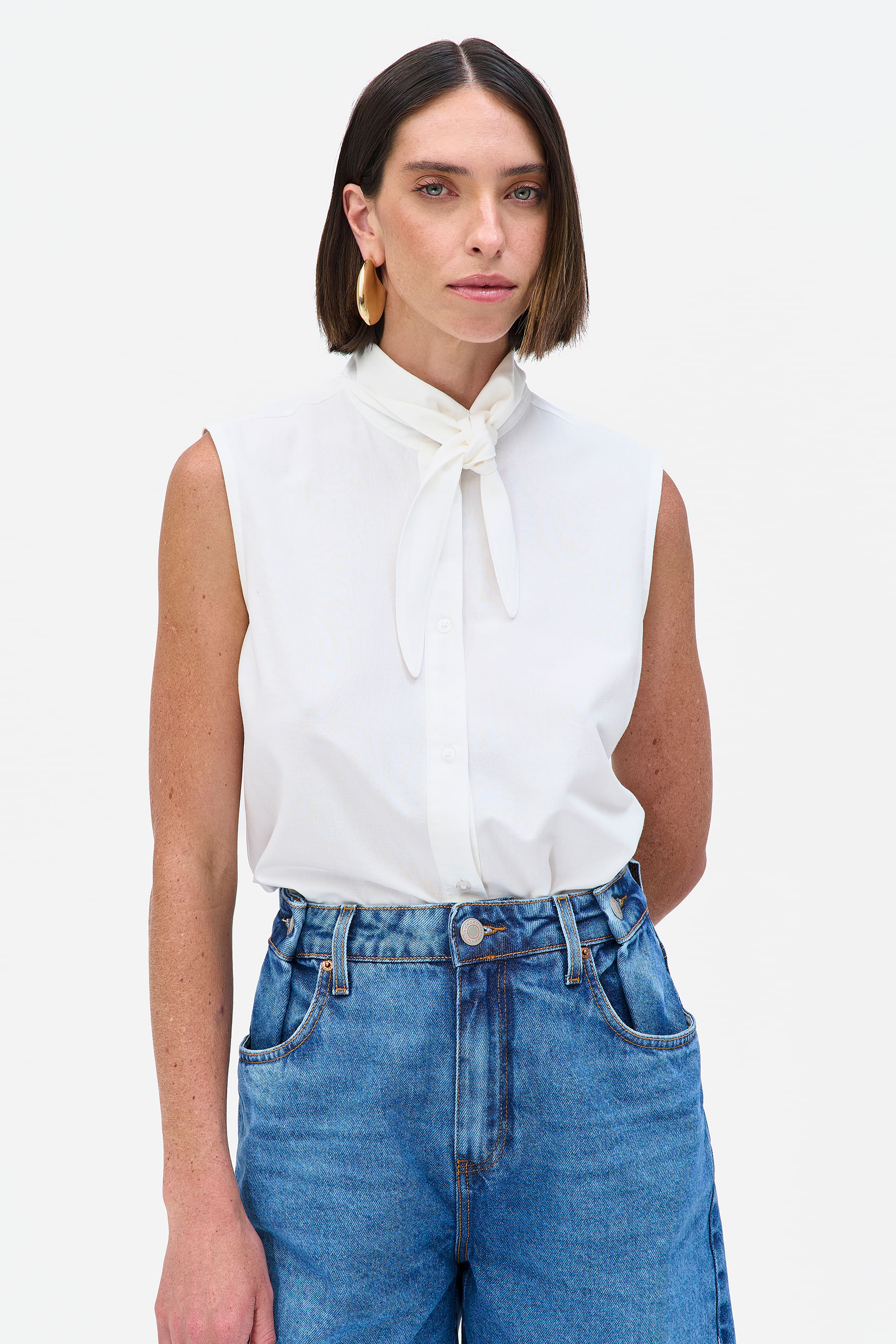 Camisa com Gola Alongada