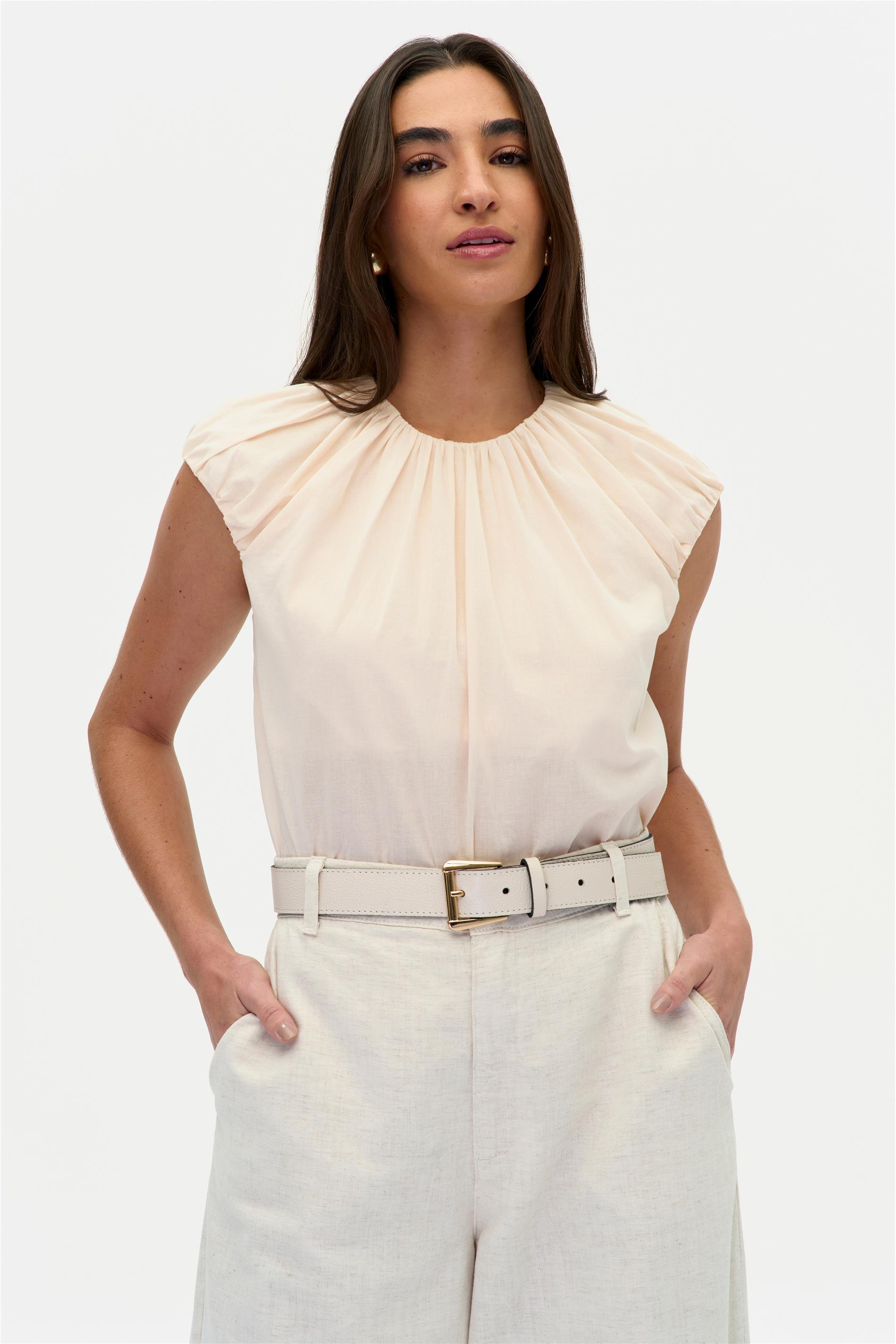 Blusa com Decote e Mangas Balonê