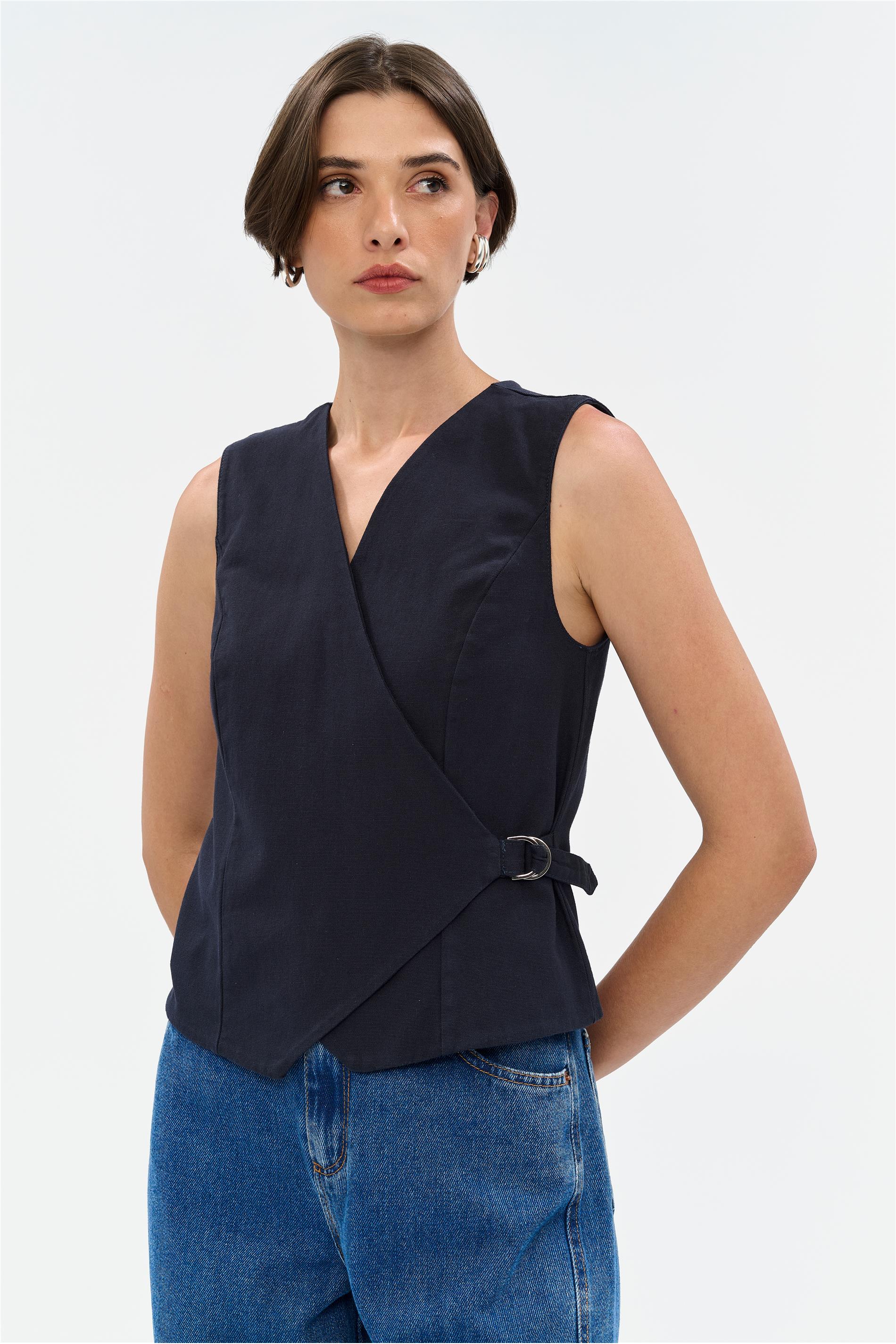 Colete Feminino Transpassado com Fivela