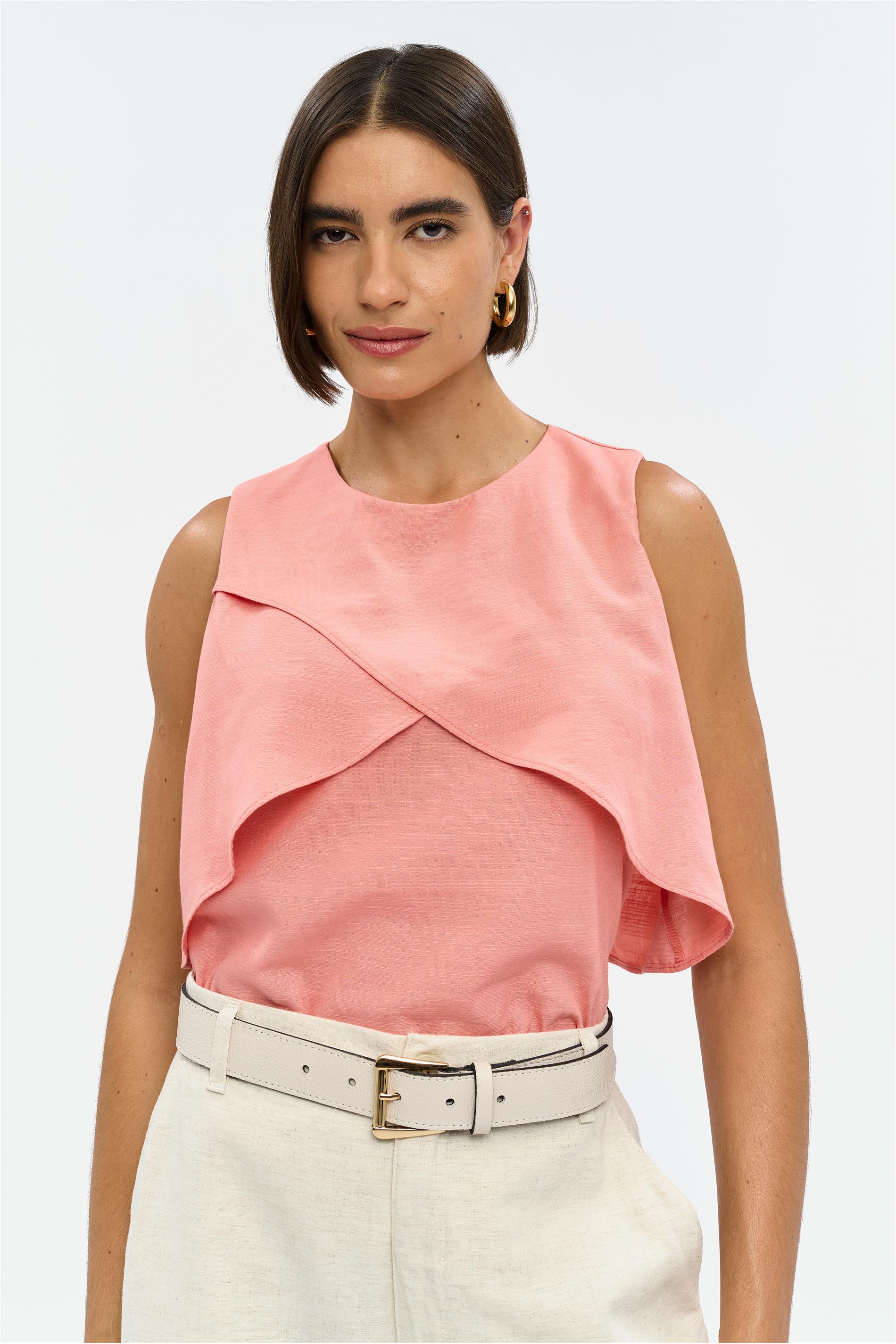 Blusa Recortes Assimétricos