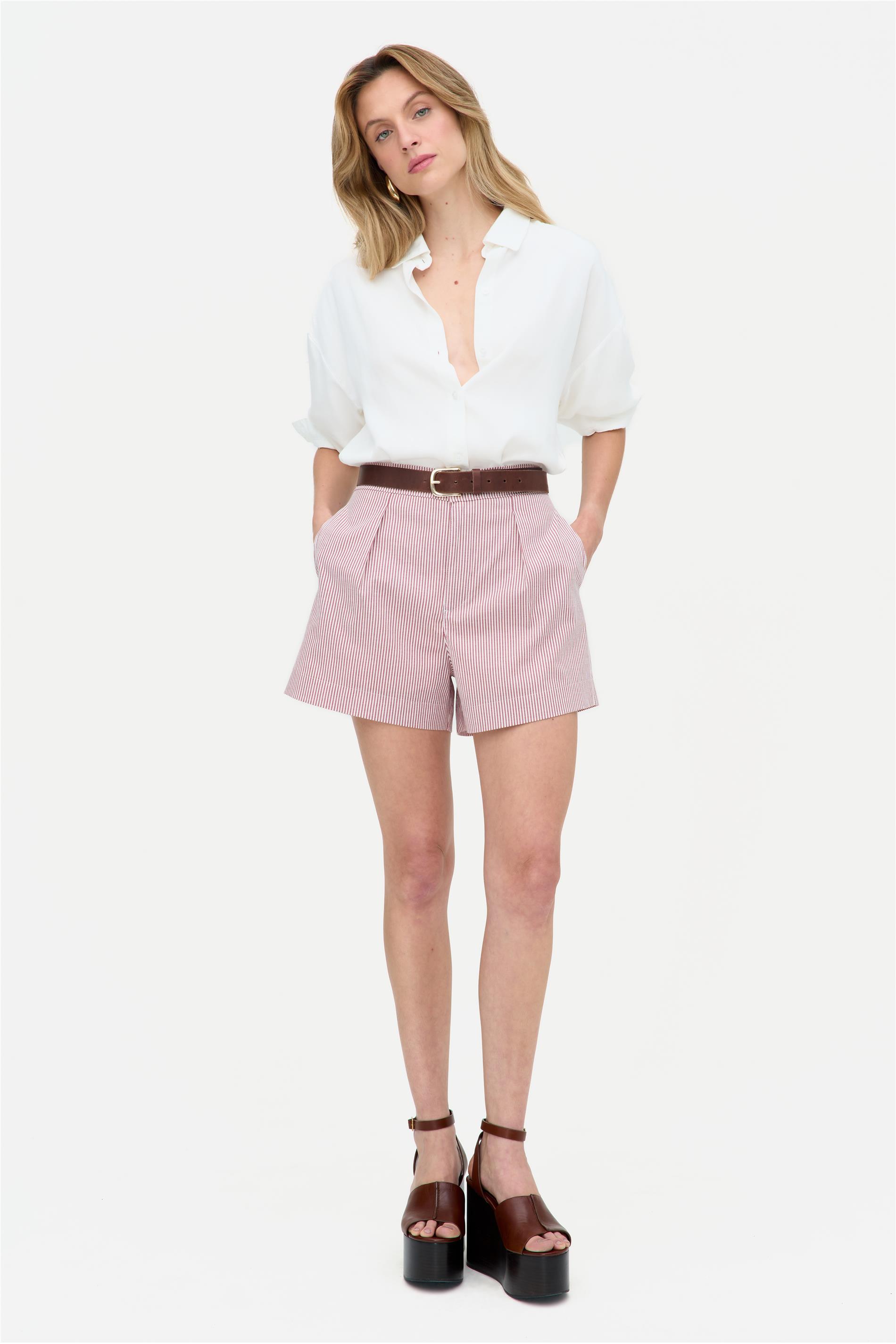 Short Feminino Listrado com Bolsos