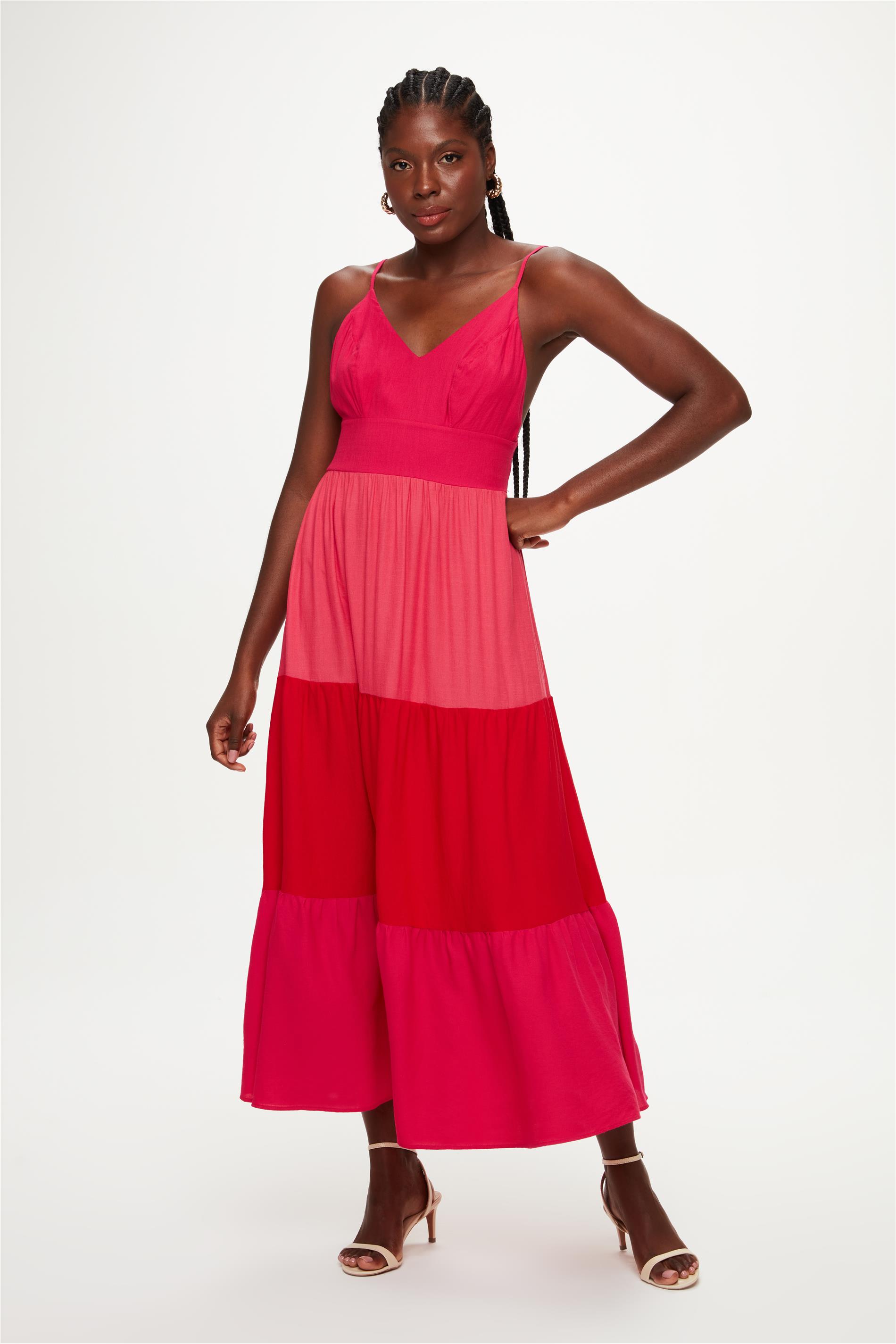Vestido Midi Solto com Camadas