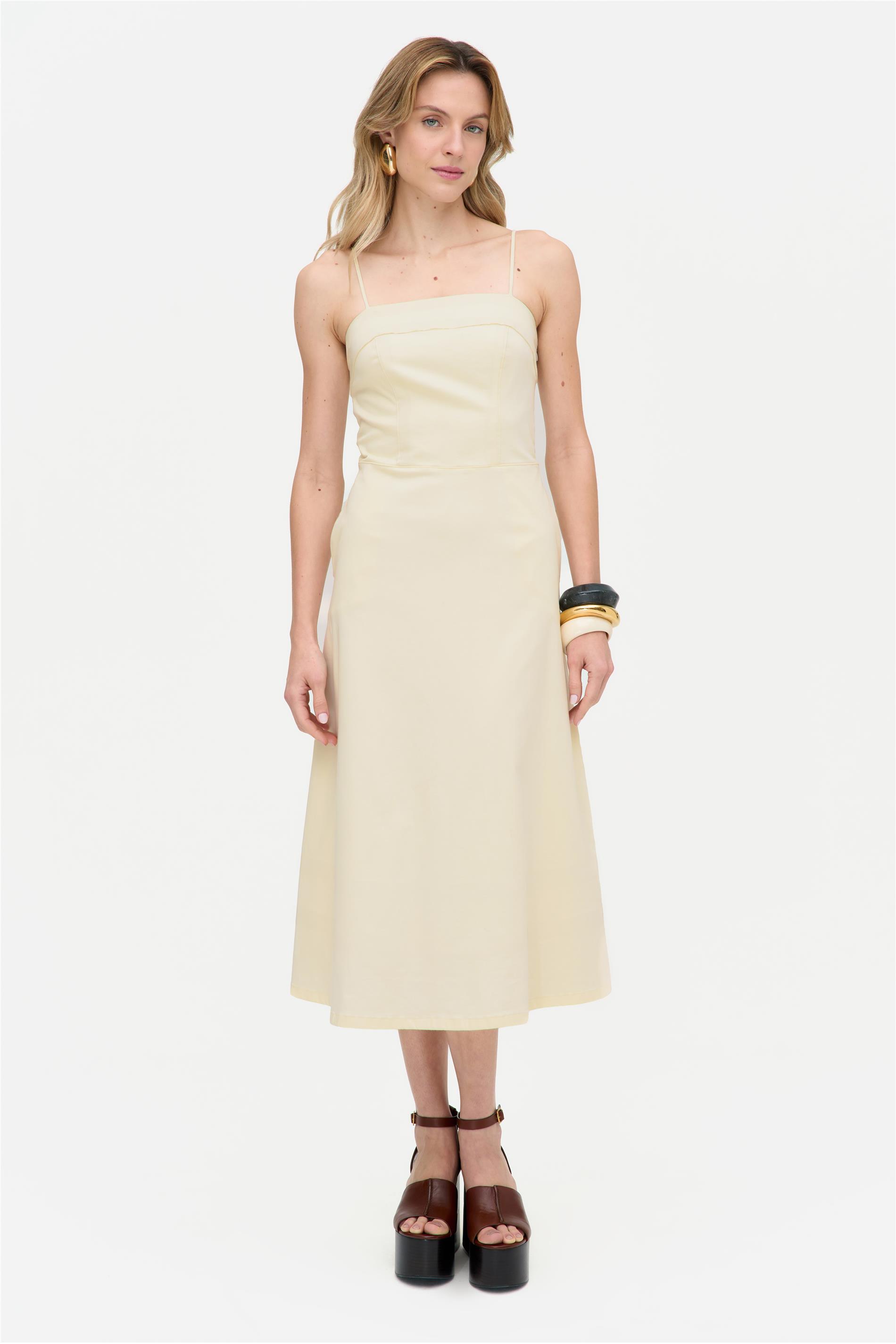 Vestido Midi Modelo Evasê Acinturado
