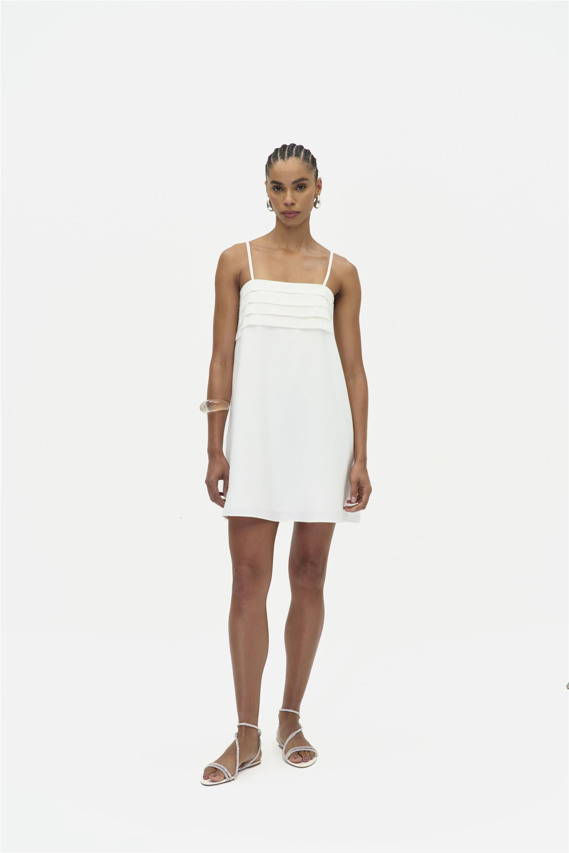 Vestido Mini com Detalhes no Busto