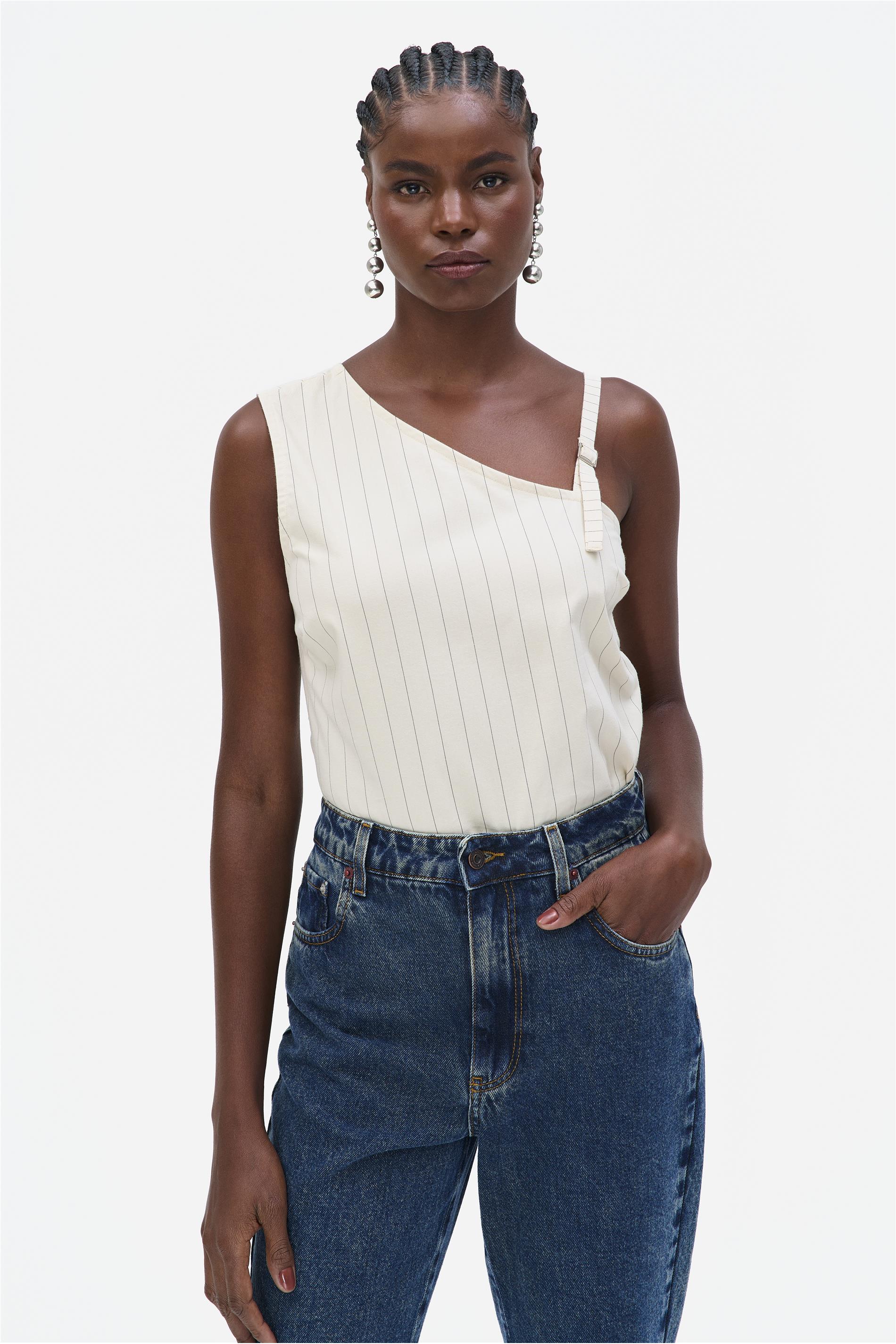 Blusa Alças Assimétricas com Regulagem