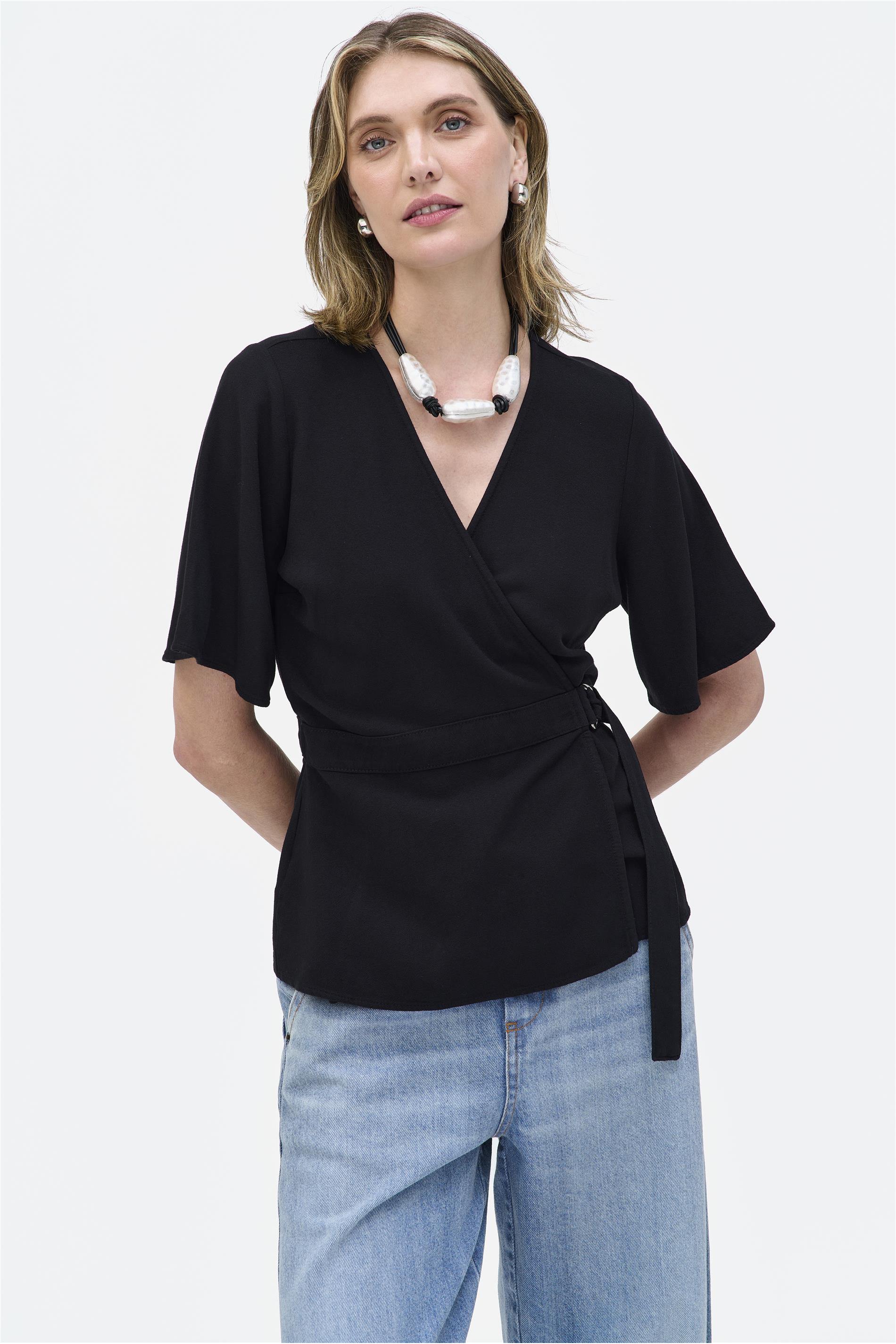 Blusa Transpassada com Faixa e Fivela