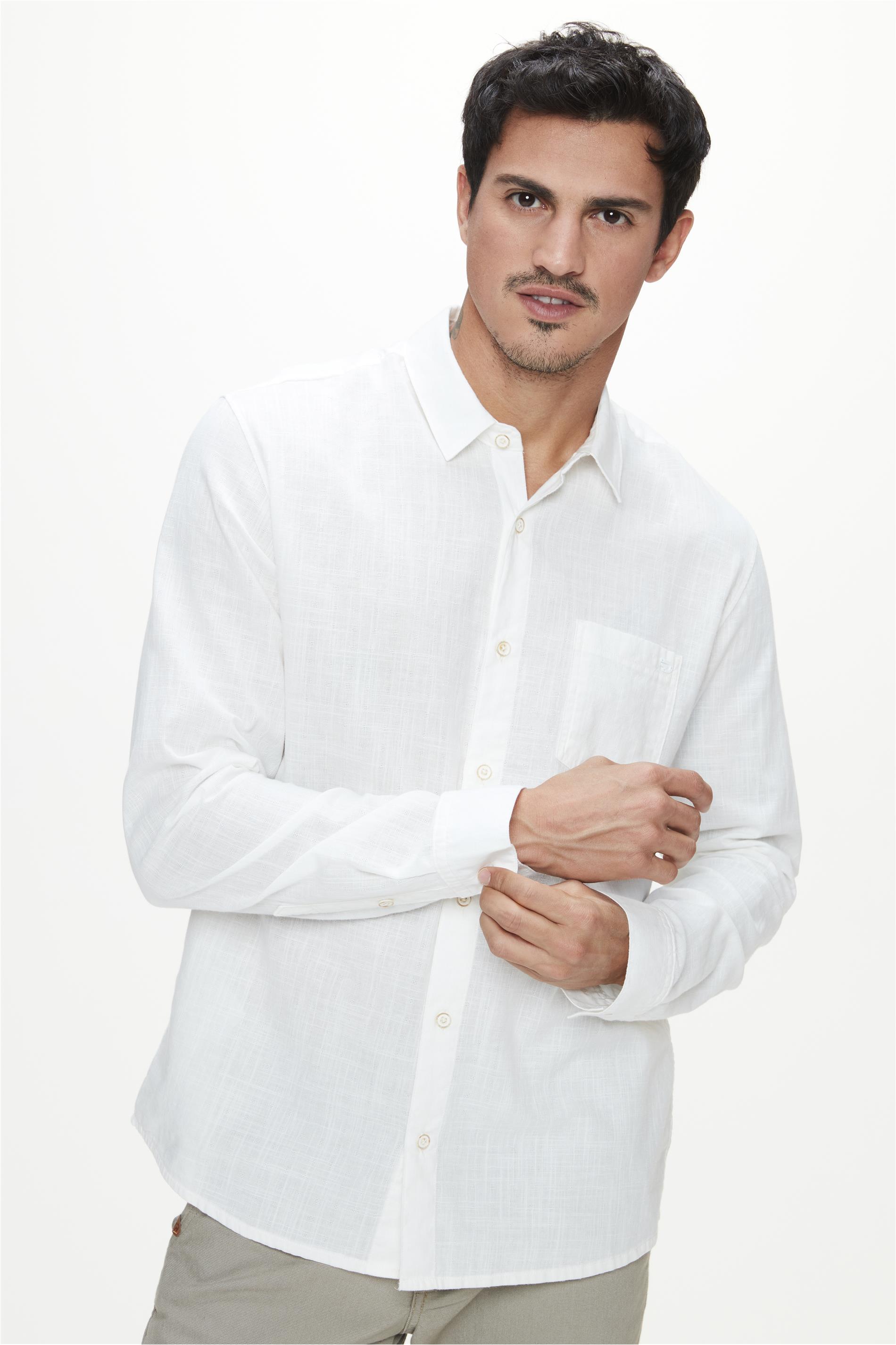Camisa de Tecido Leve e Plano com Bolso