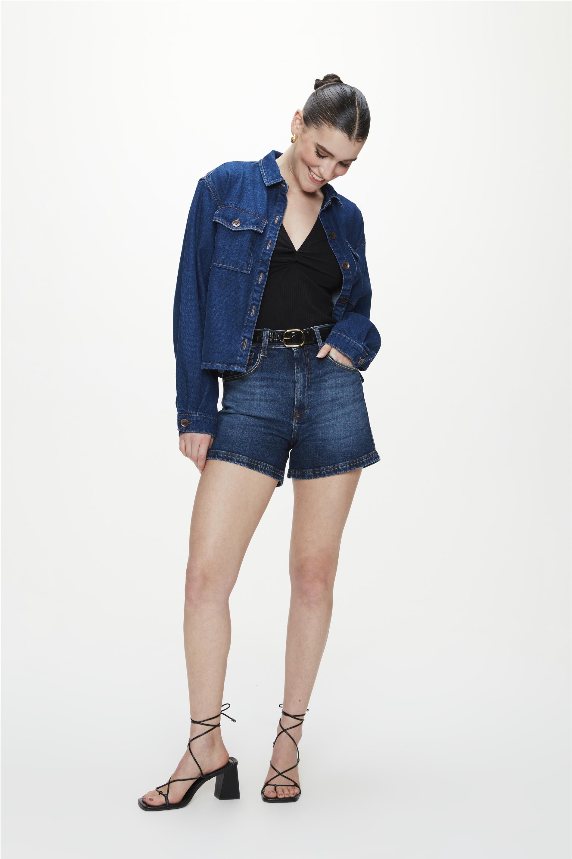 Short Jeans Solto Médio com Cintura Alta