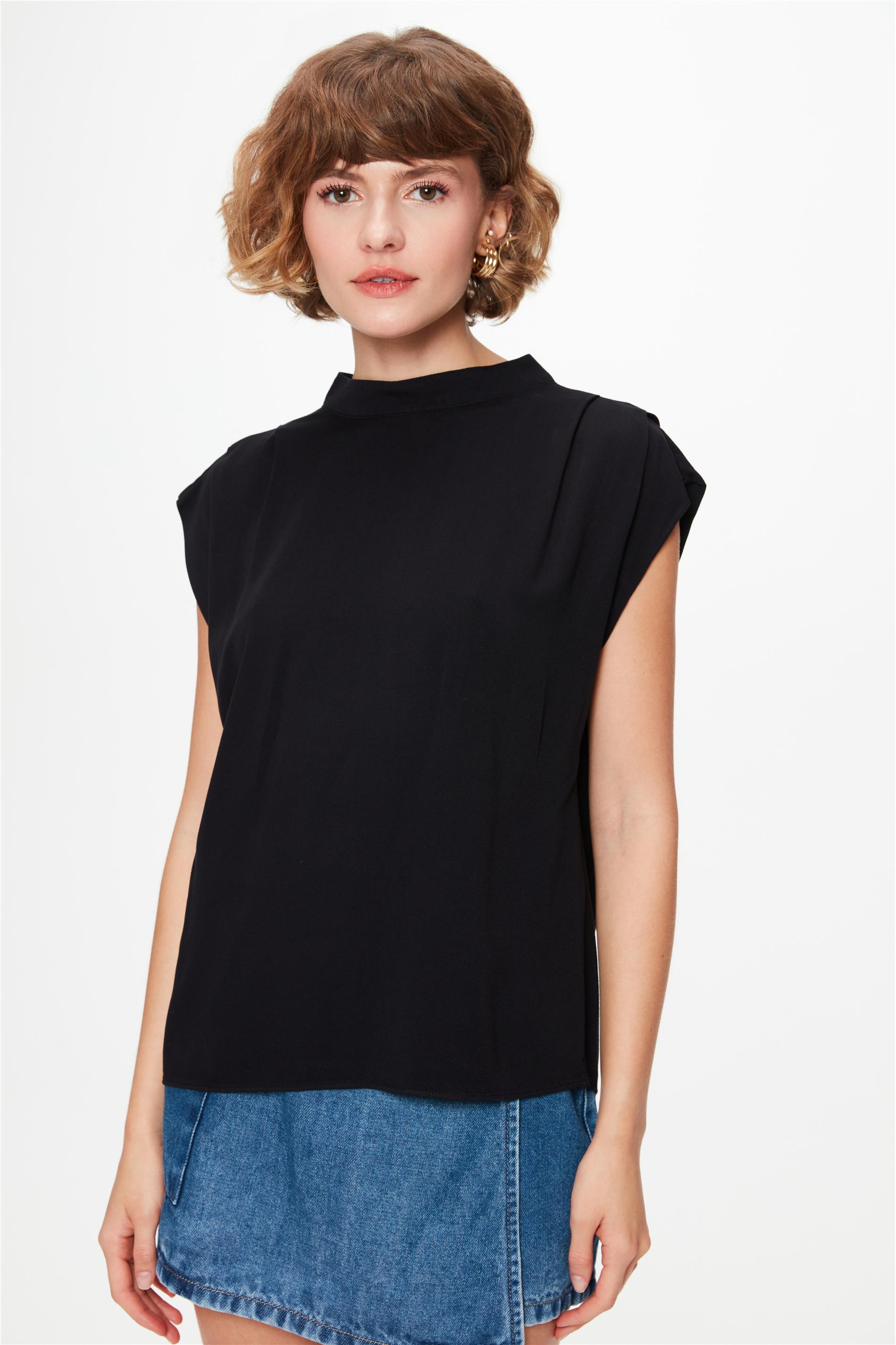 Blusa de Viscose com Pregas no Ombro