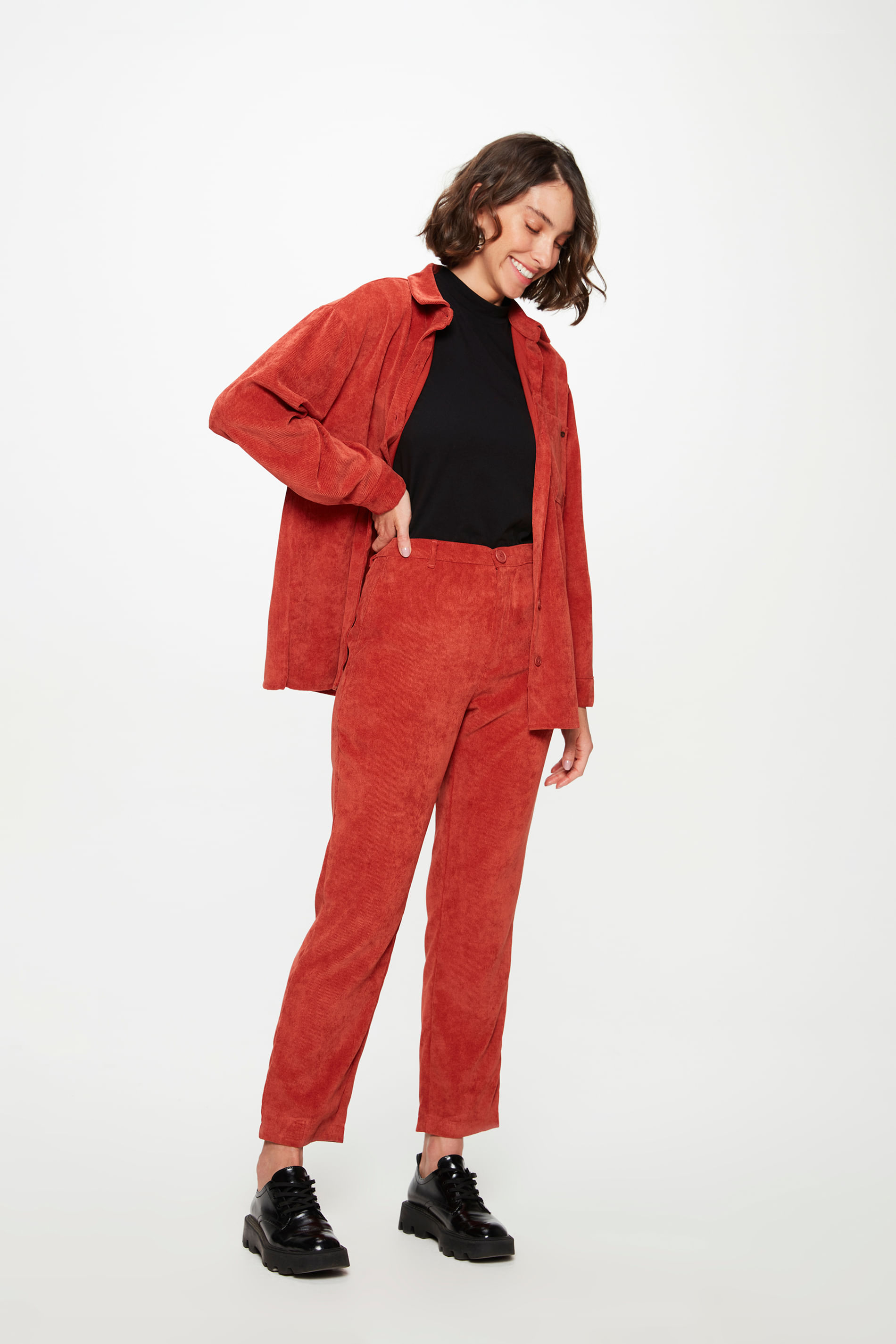 Calça Slim de Veludo Cotelê Feminina