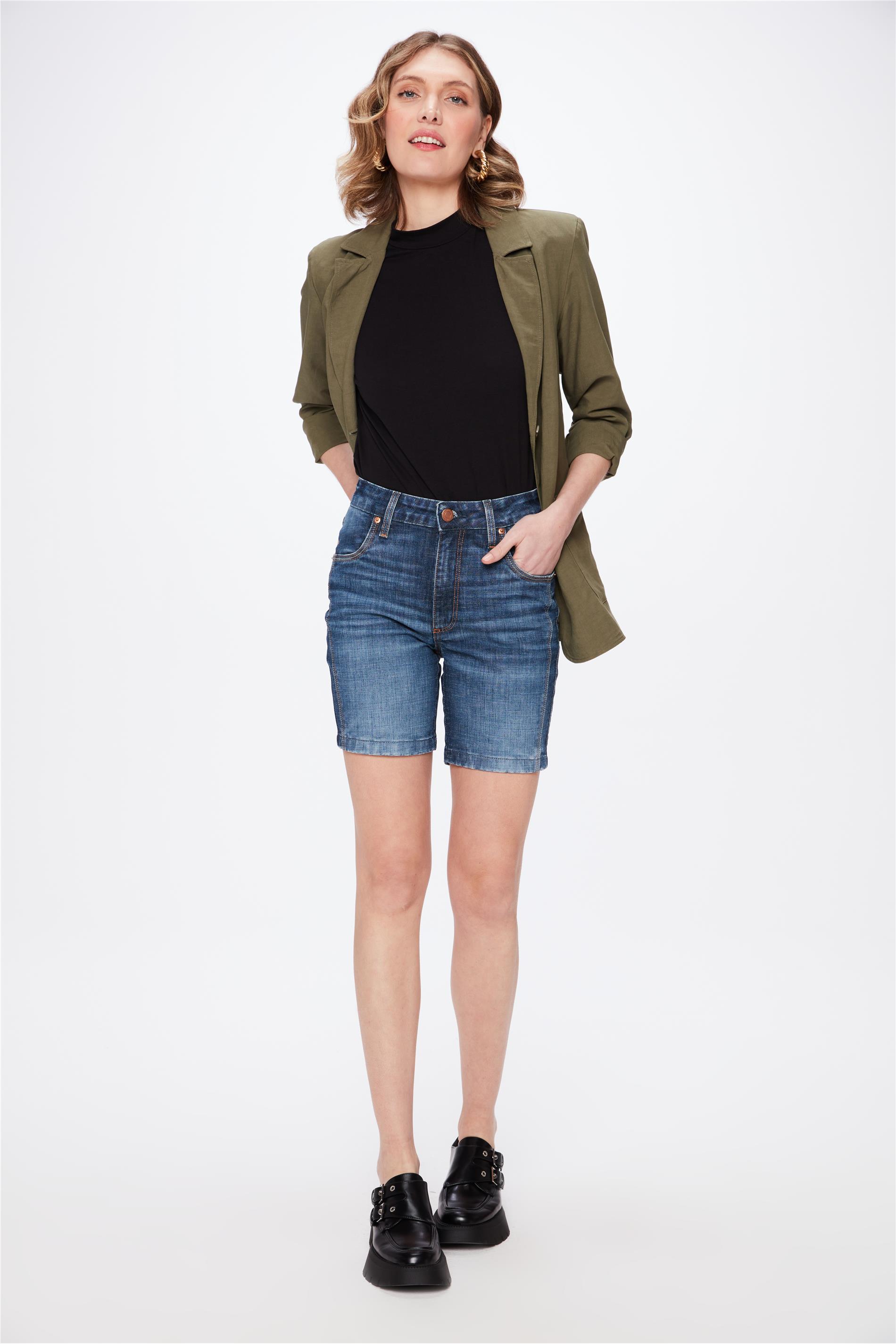 Bermuda Jeans C20 com Recorte Lateral