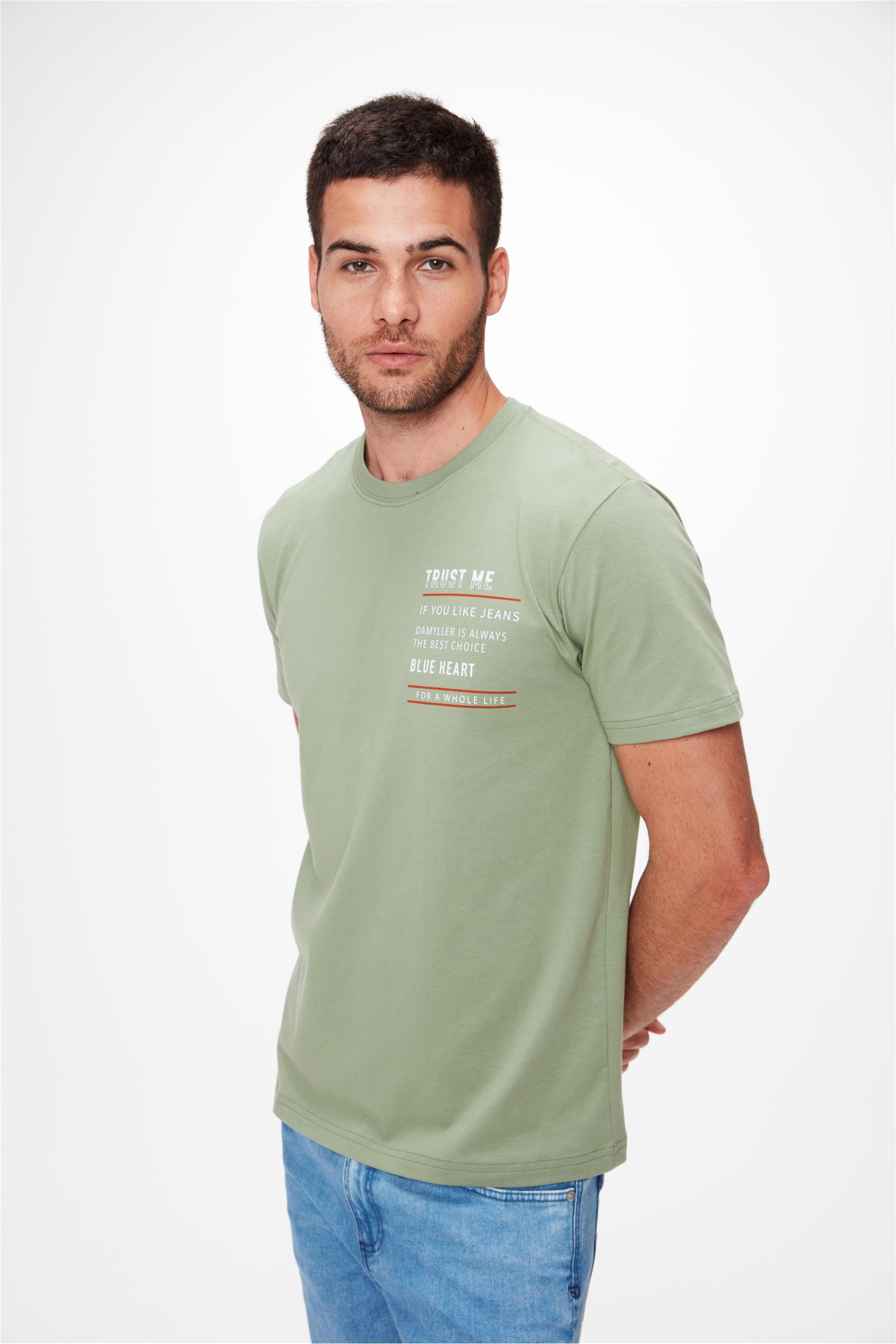 Camiseta com Estampa Trust Me