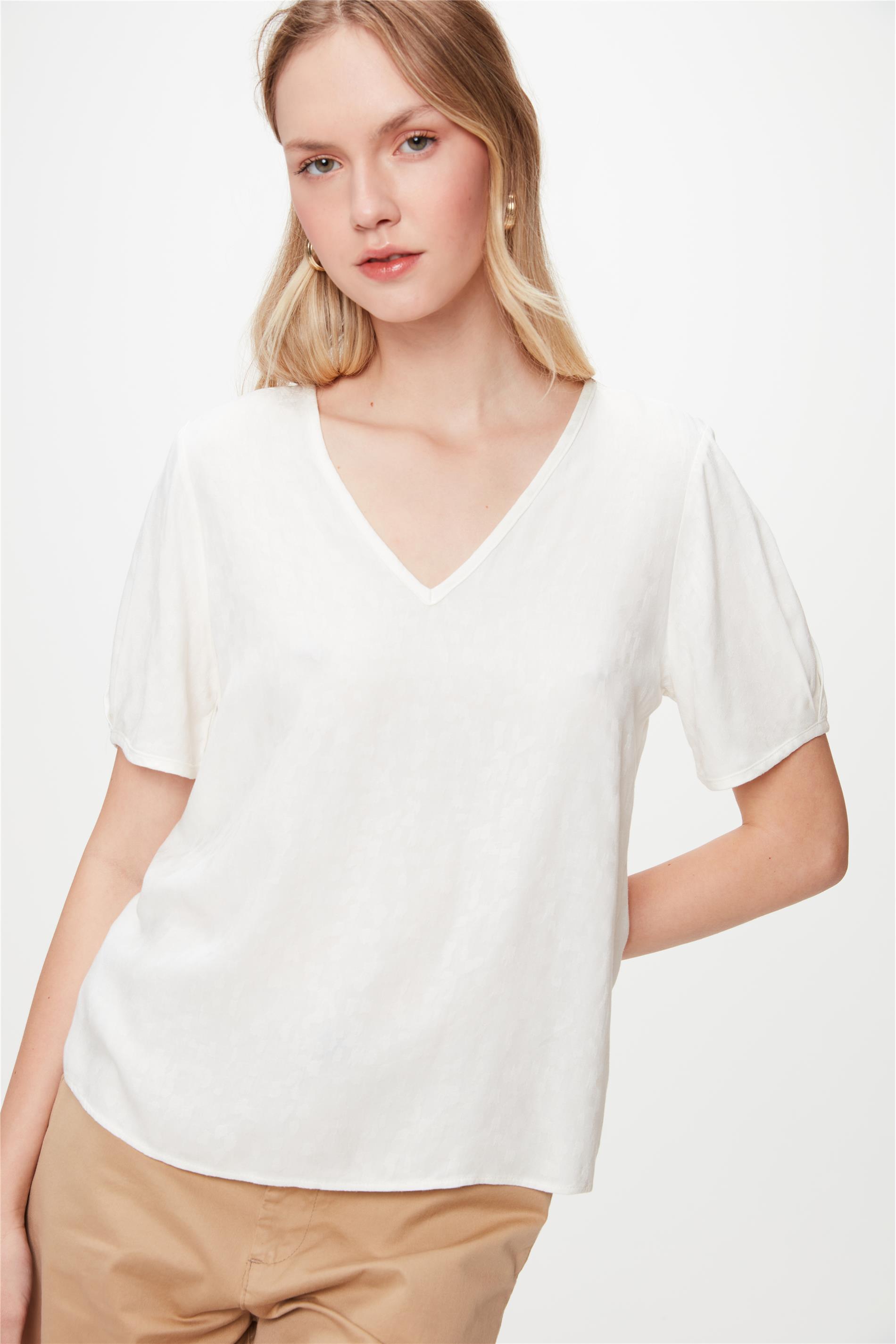 Blusa Solta com Decote V e Textura