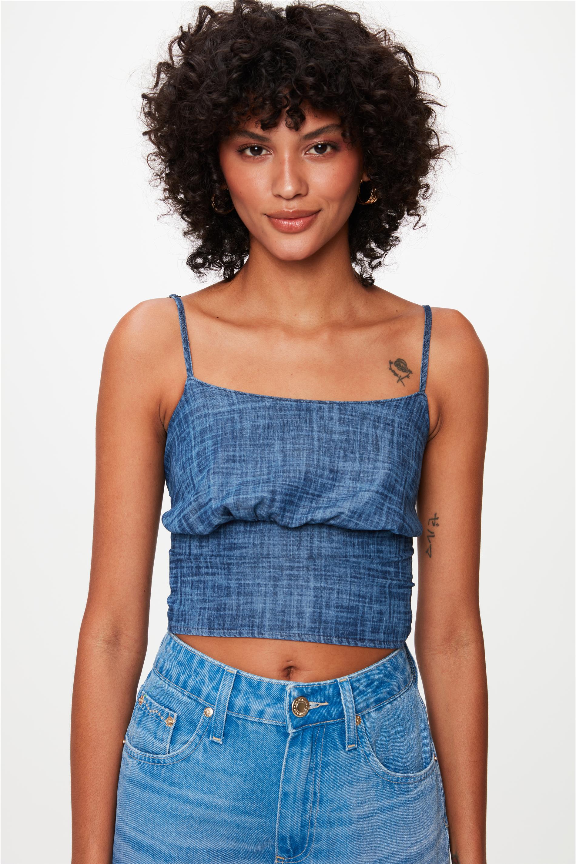 Blusa Cropped com Detalhe em Laser