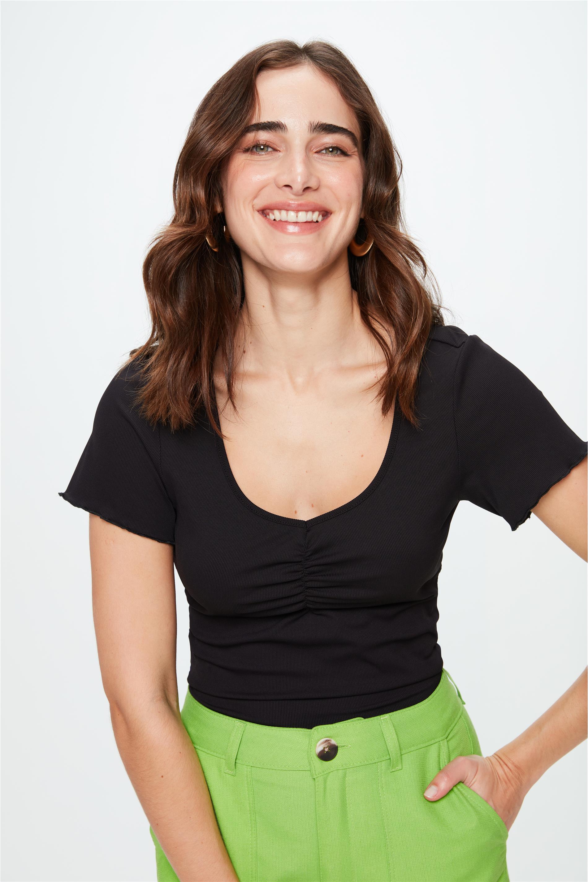 Blusa Justa com Franzido no Decote