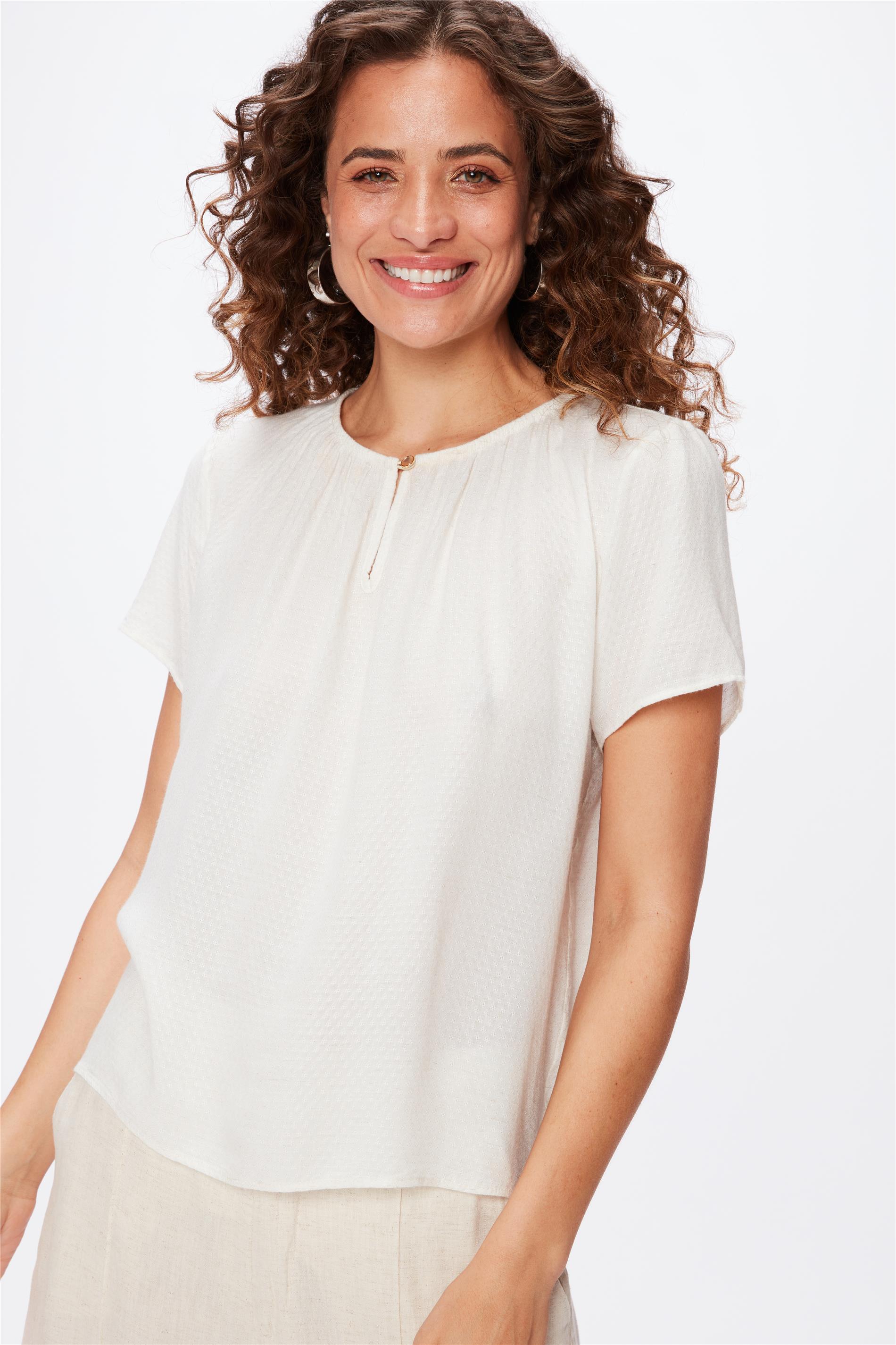 Blusa com Textura e Fechamento com Botão
