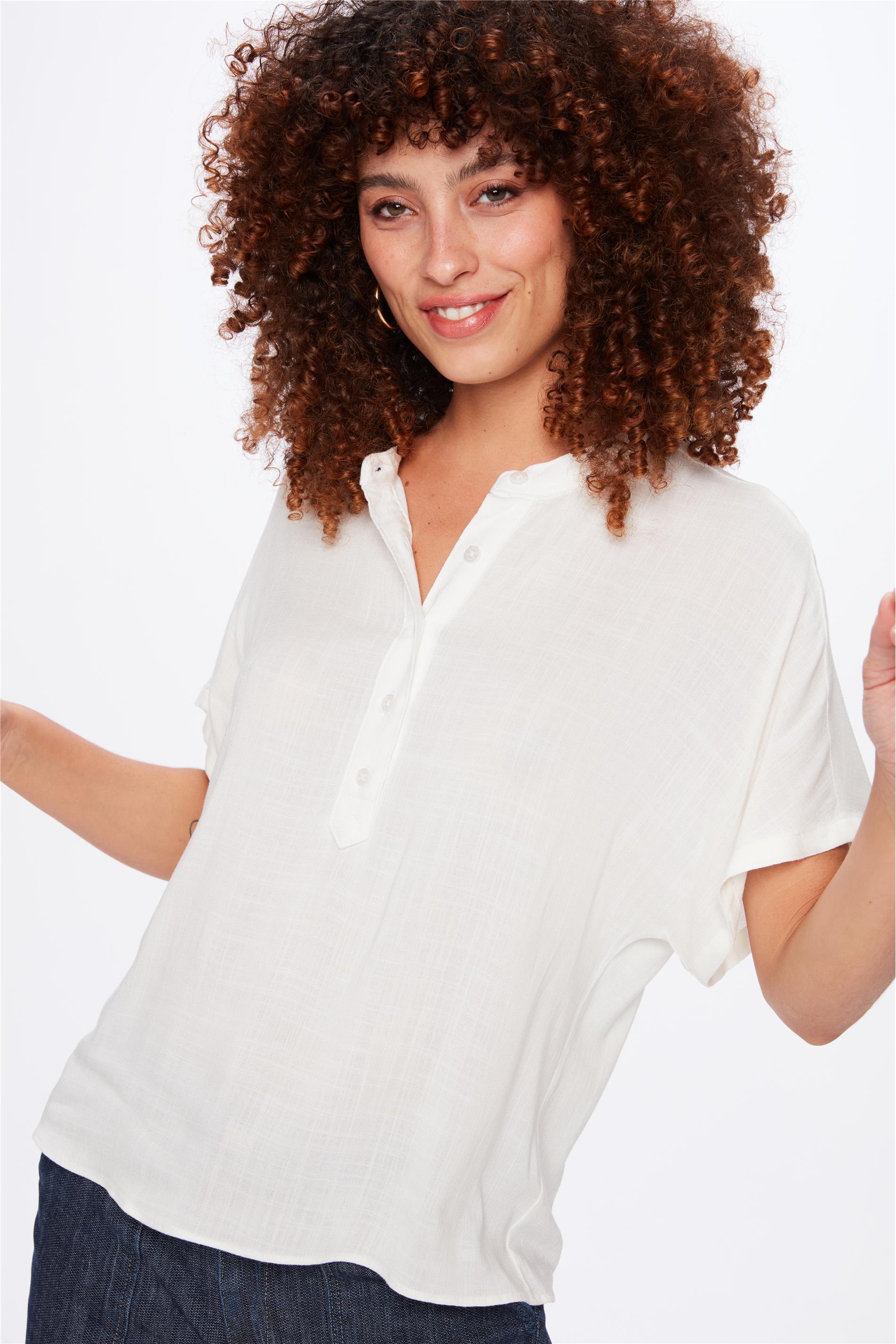 Blusa Solta com Transparência e Botões