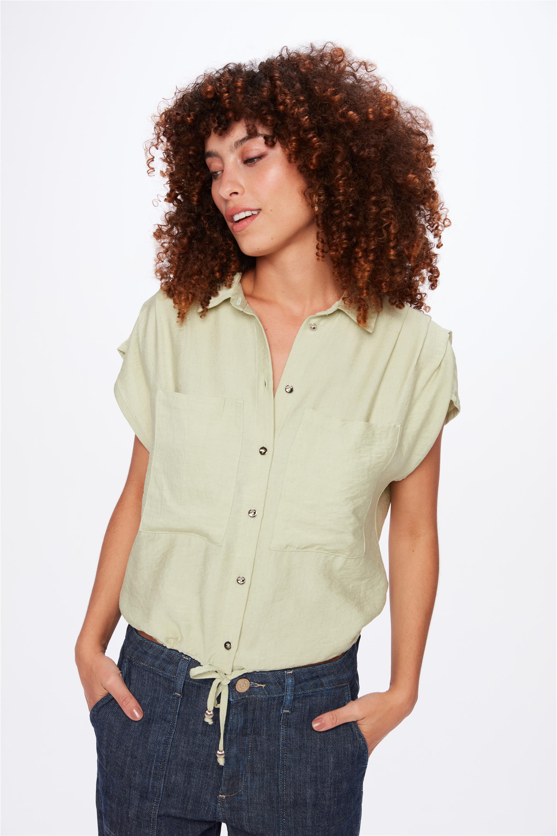 Camisa com Pregas e Cordão na Barra
