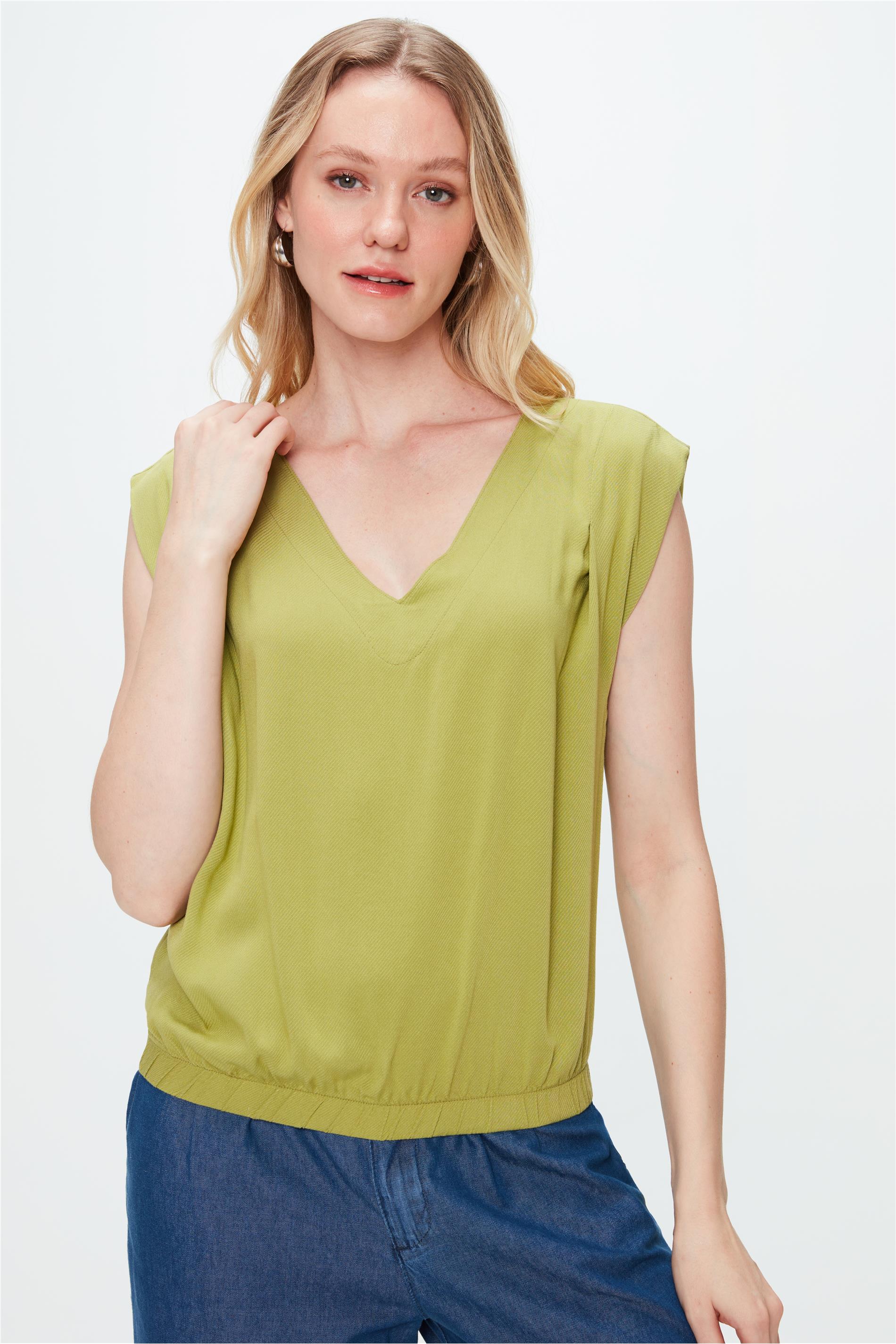 Blusa sem Mangas com Elástico na Barra