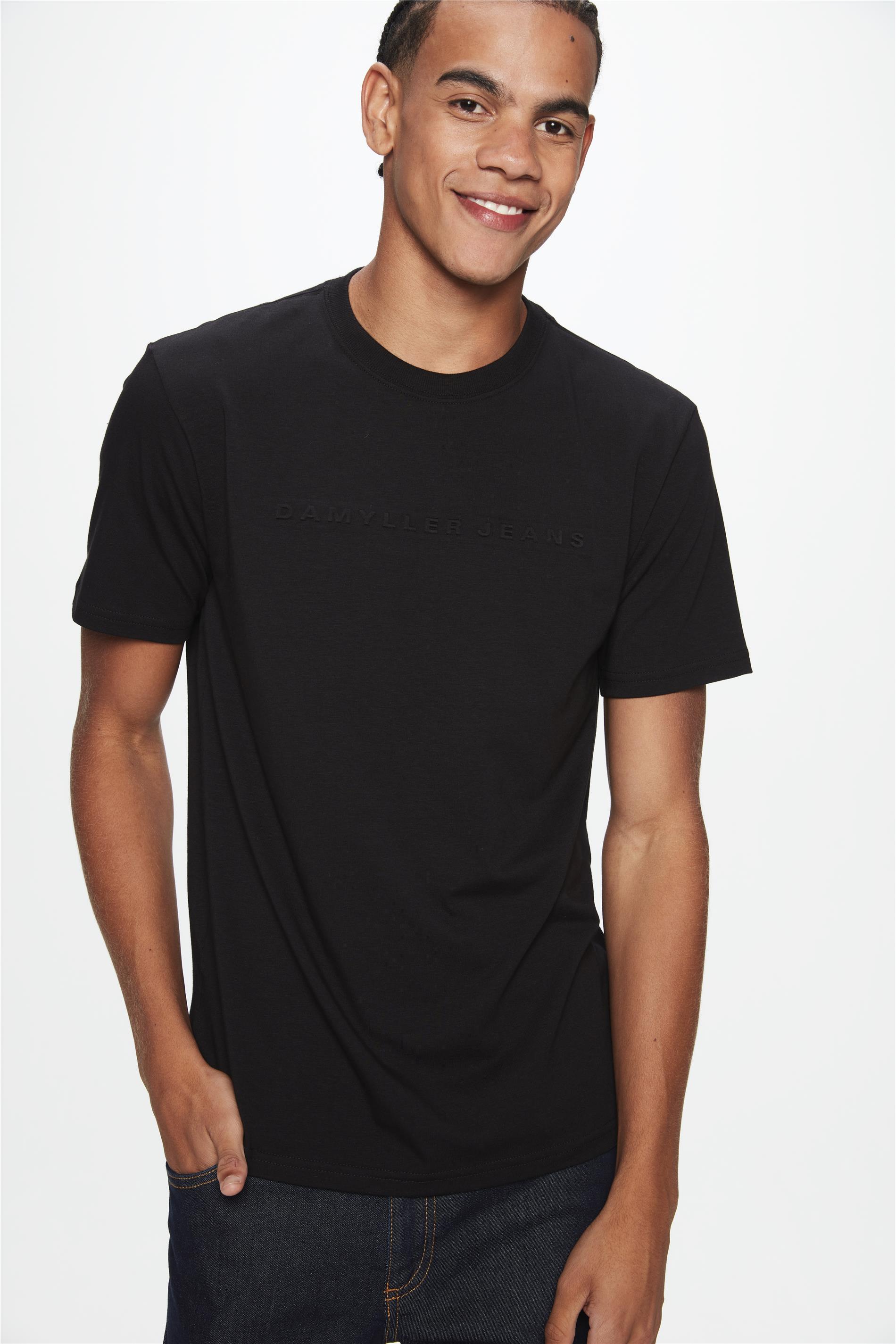 Camiseta com Damyller Jeans em Relevo