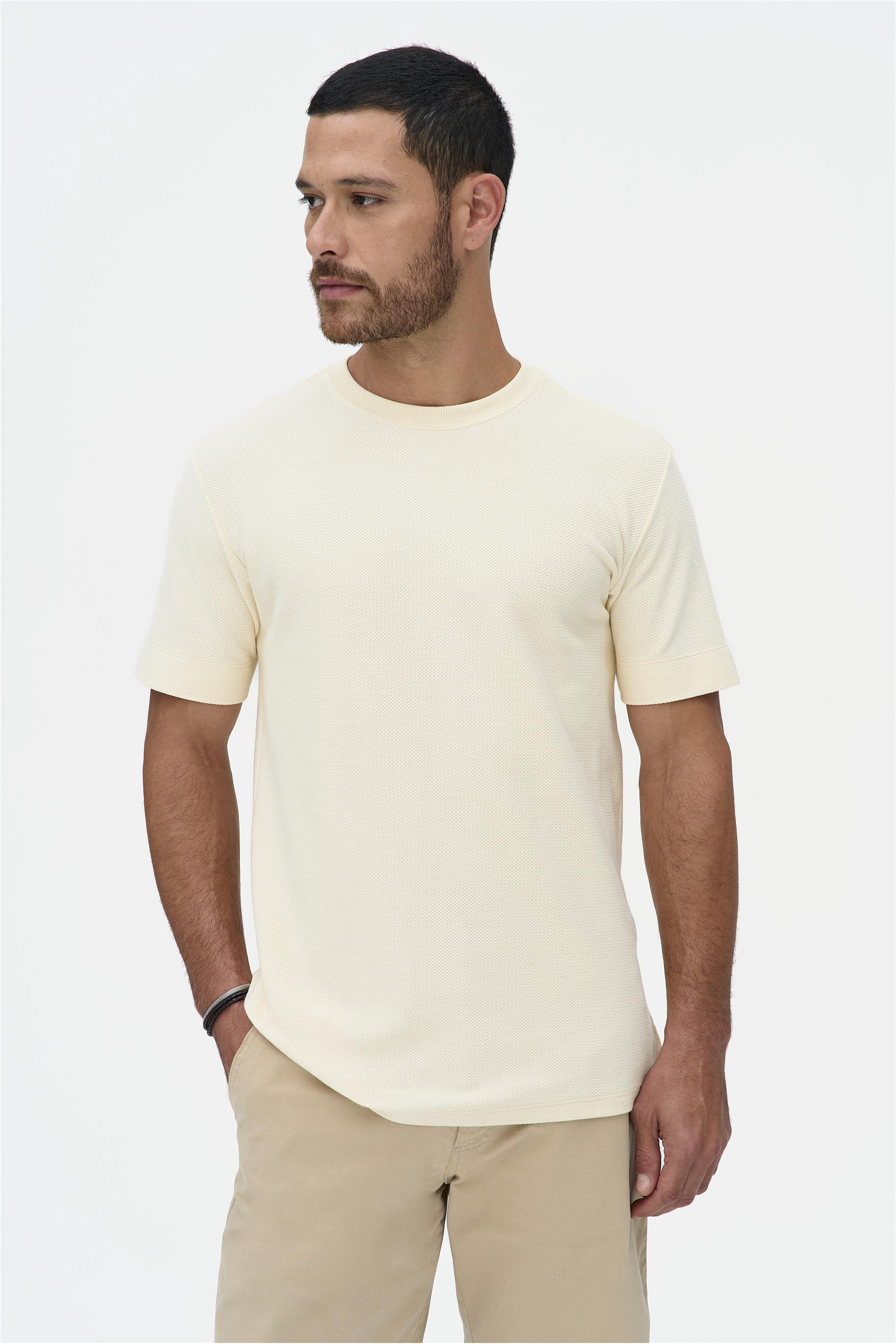 Camiseta Masculina em Malha Texturizada