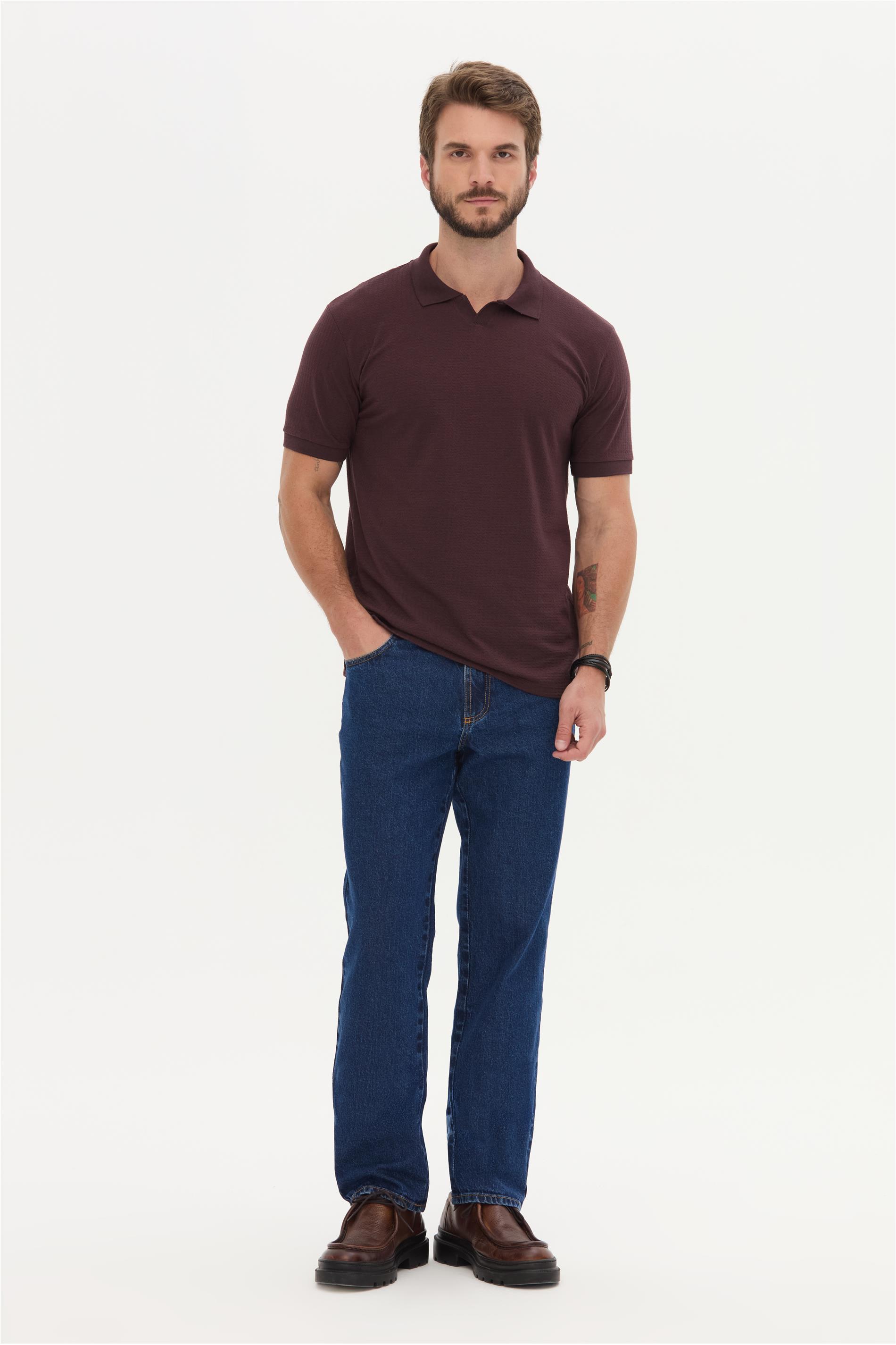 Polo Masculina em Tricot com Decote V