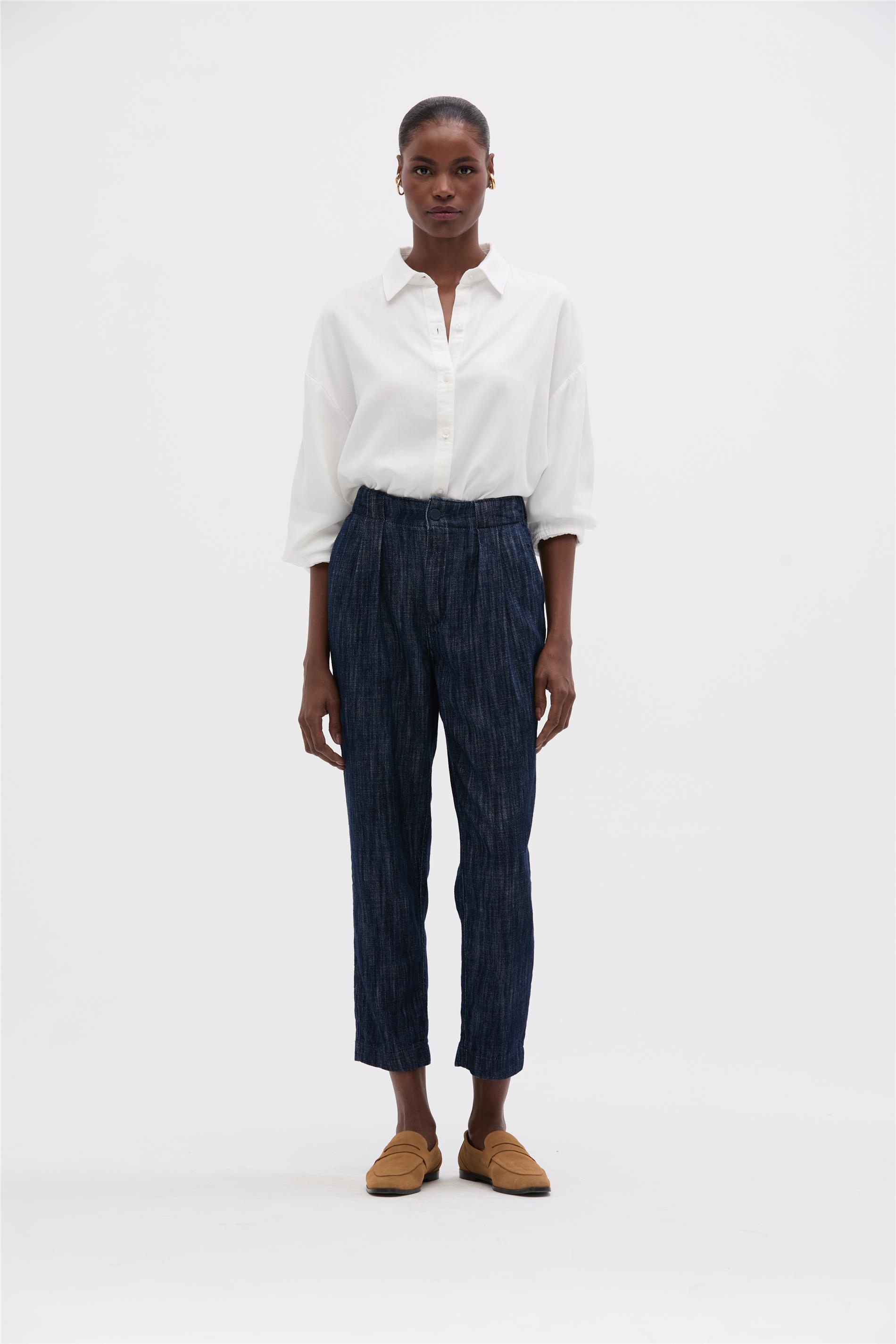 Calça Feminina em Denim Slim Cropped