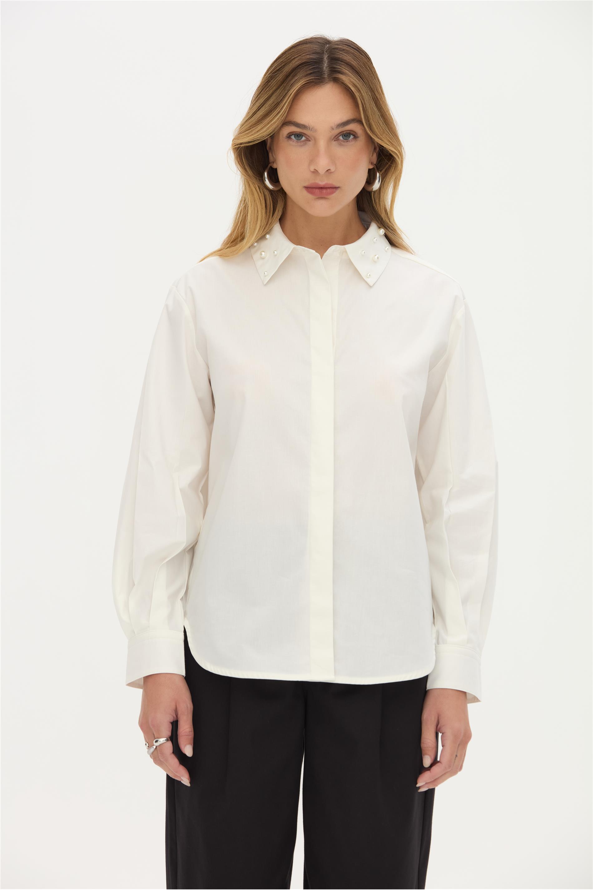 Camisa Feminina com Gola de Pérolas