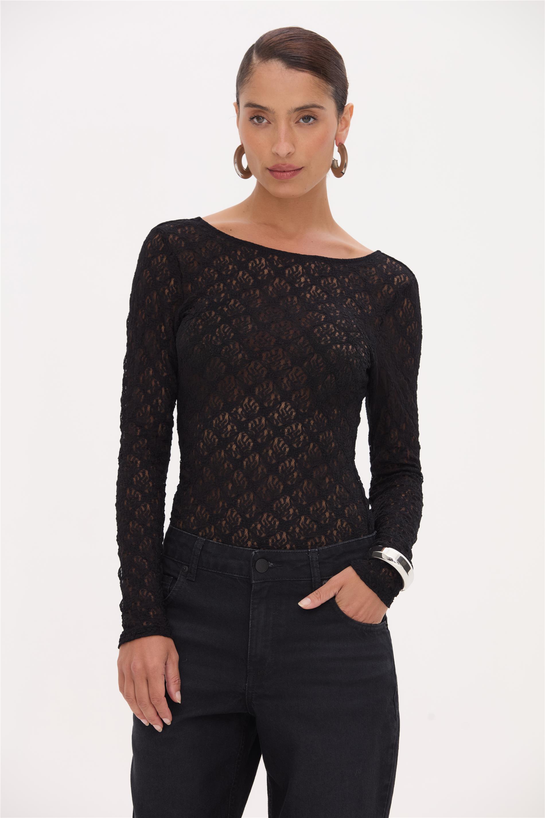 Blusa Feminina em Renda com Decote Canoa