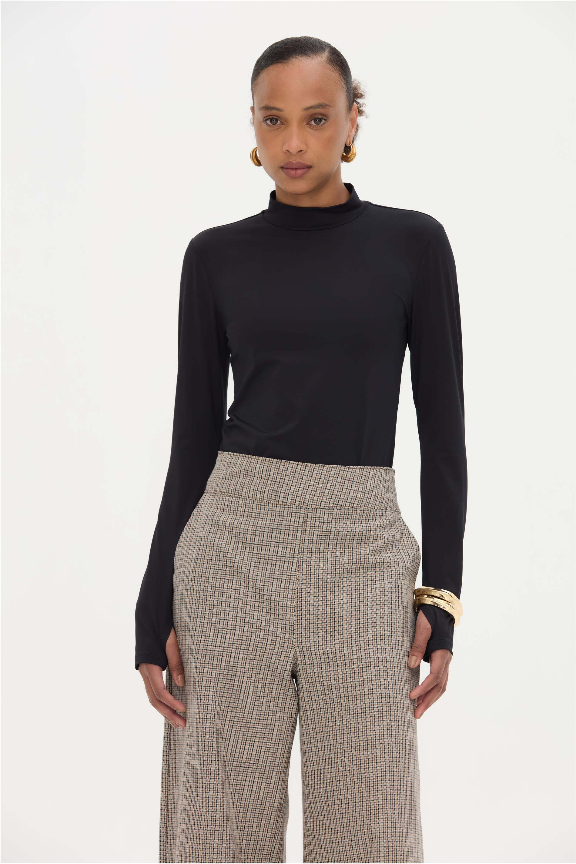 Blusa Feminina Gola Alta em Poliamida