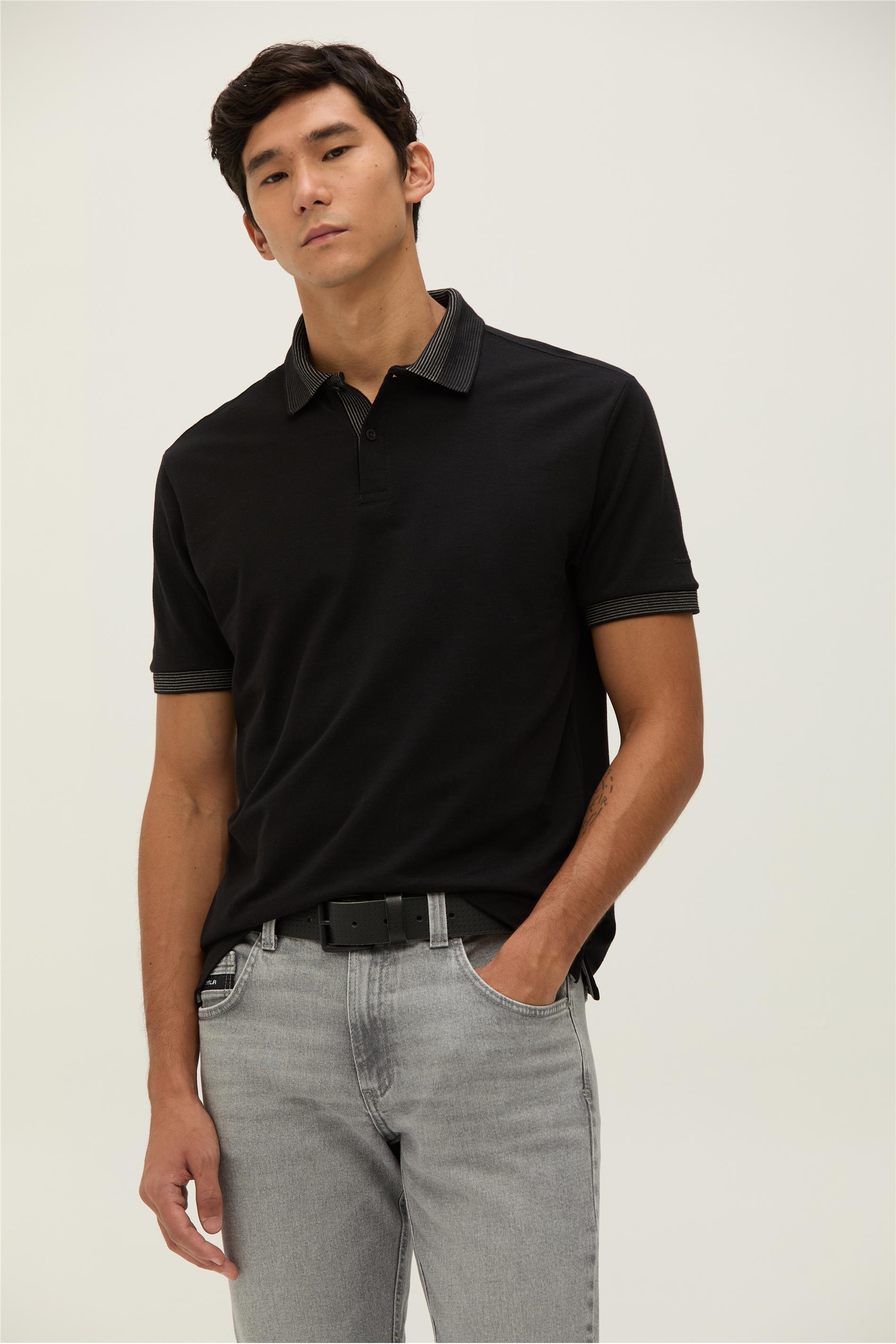 Polo Masculina com Gola Contrastante