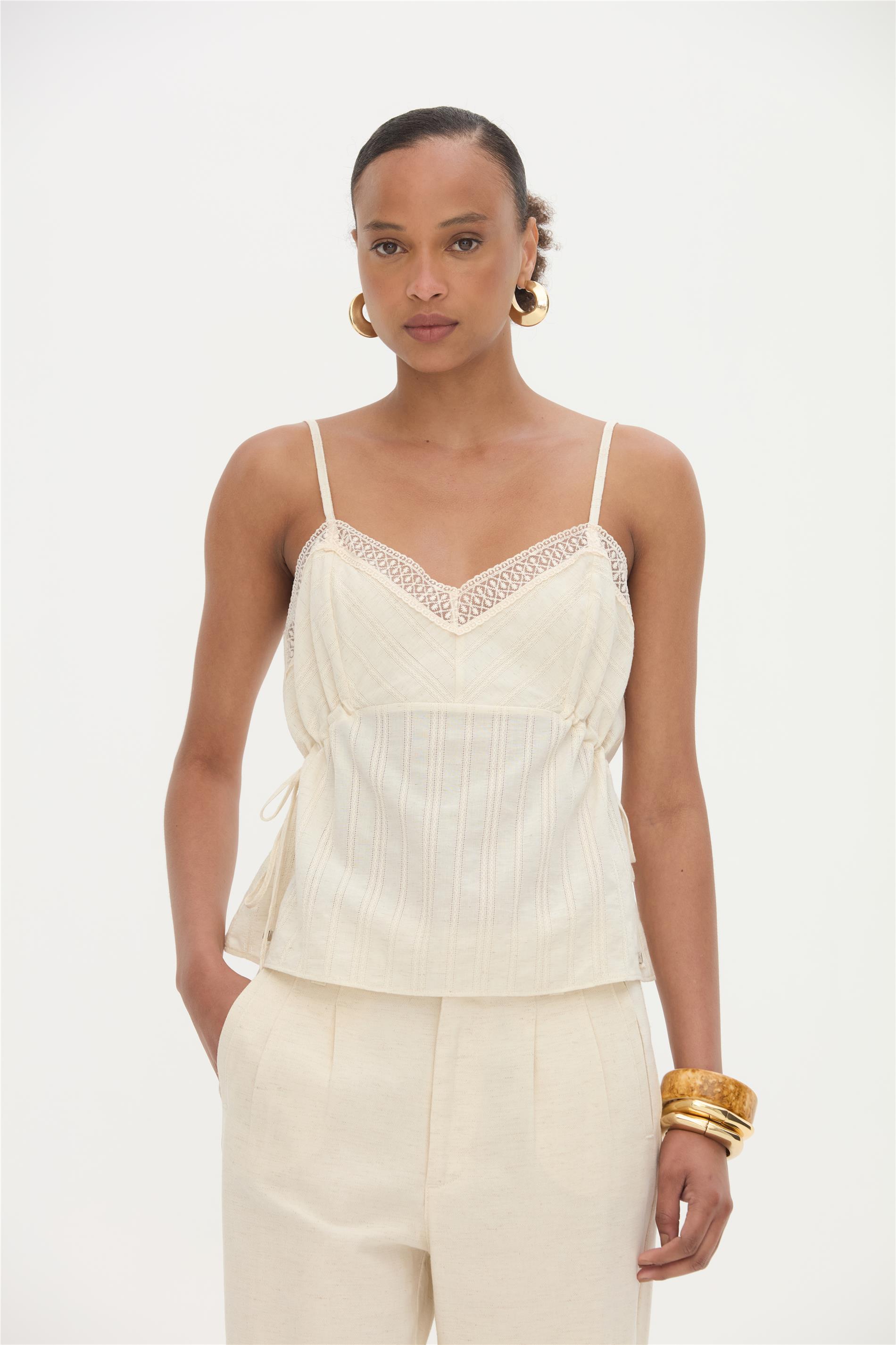 Blusa Feminina com Renda e Amarração