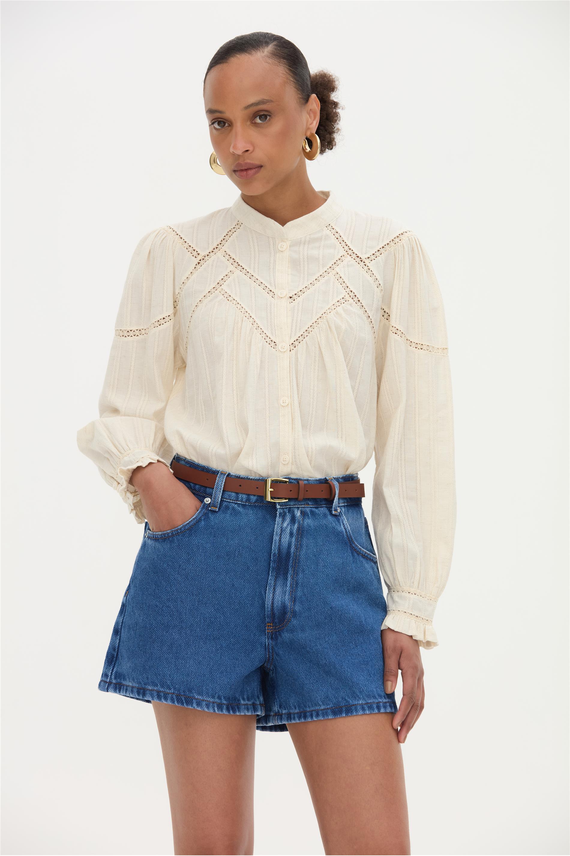 Camisa Feminina com Renda e Babados