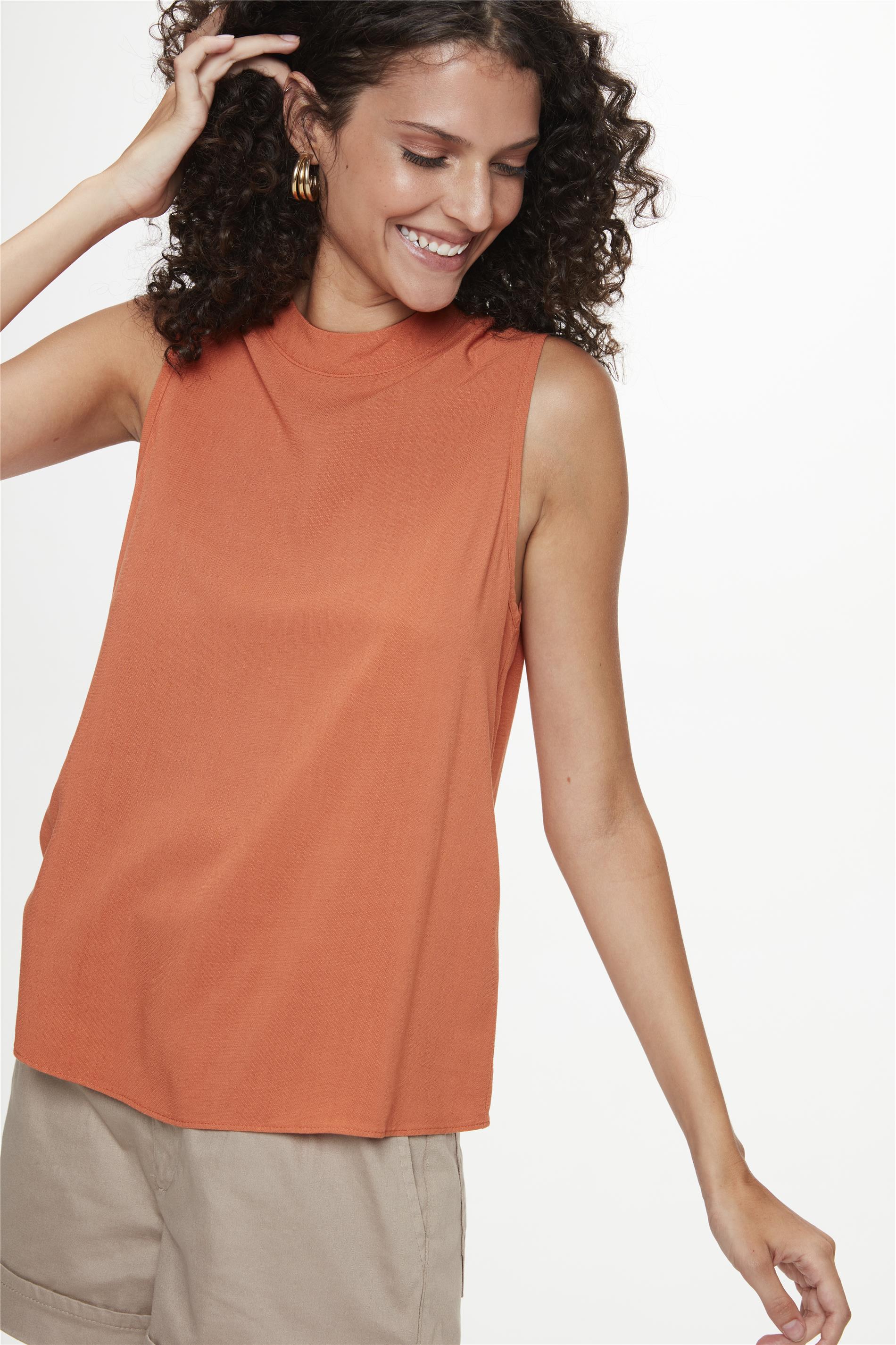 Blusa sem Mangas Lisa com Golinha