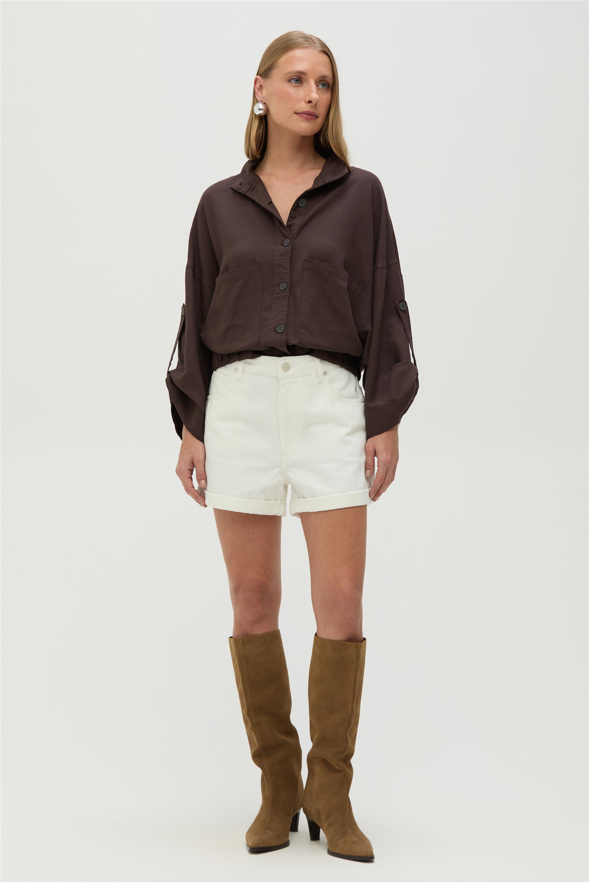 Short Feminino Solto G4 em Sarja