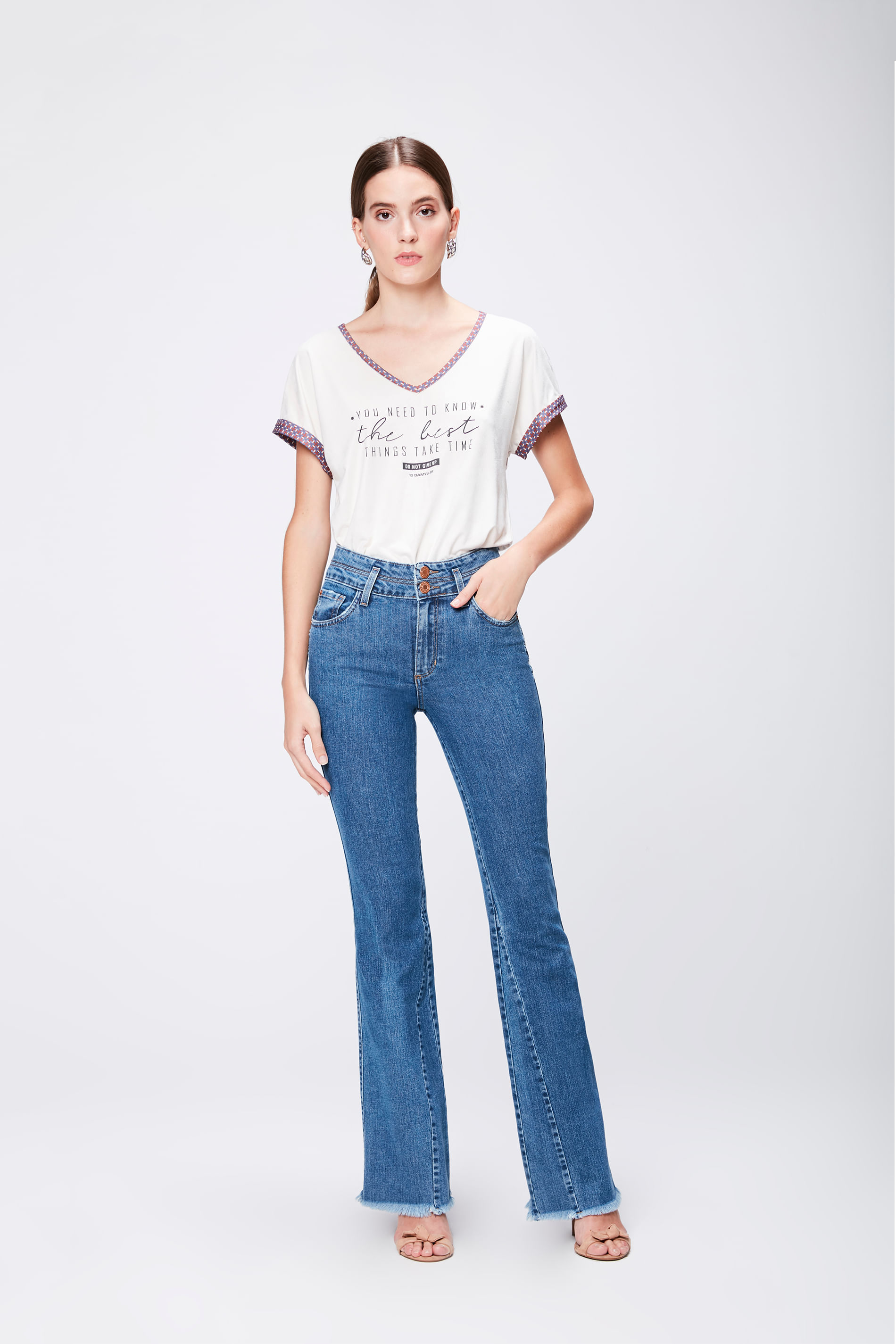 calça jeans flare damyller