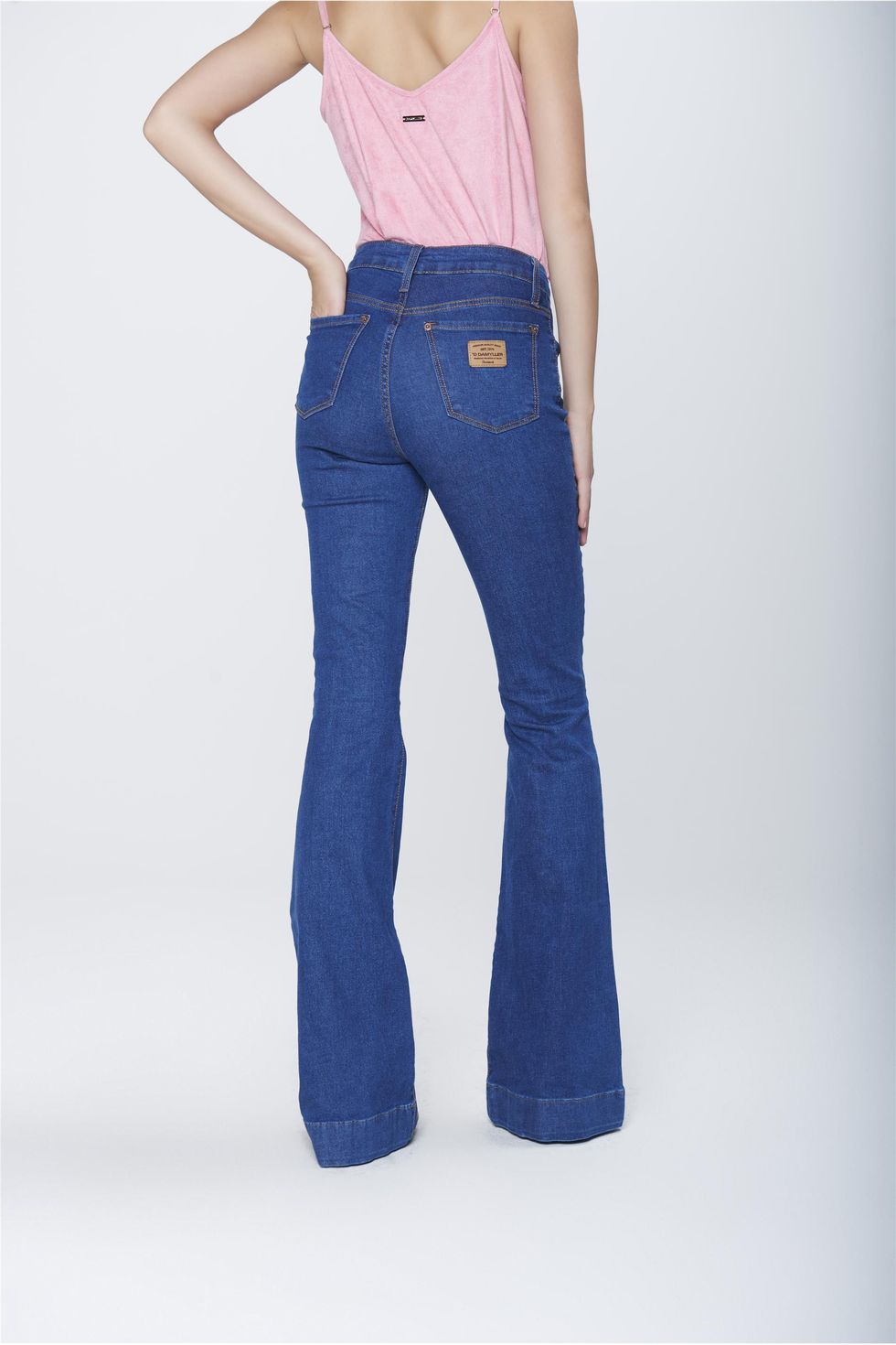 fotos de calça jeans cintura alta flare