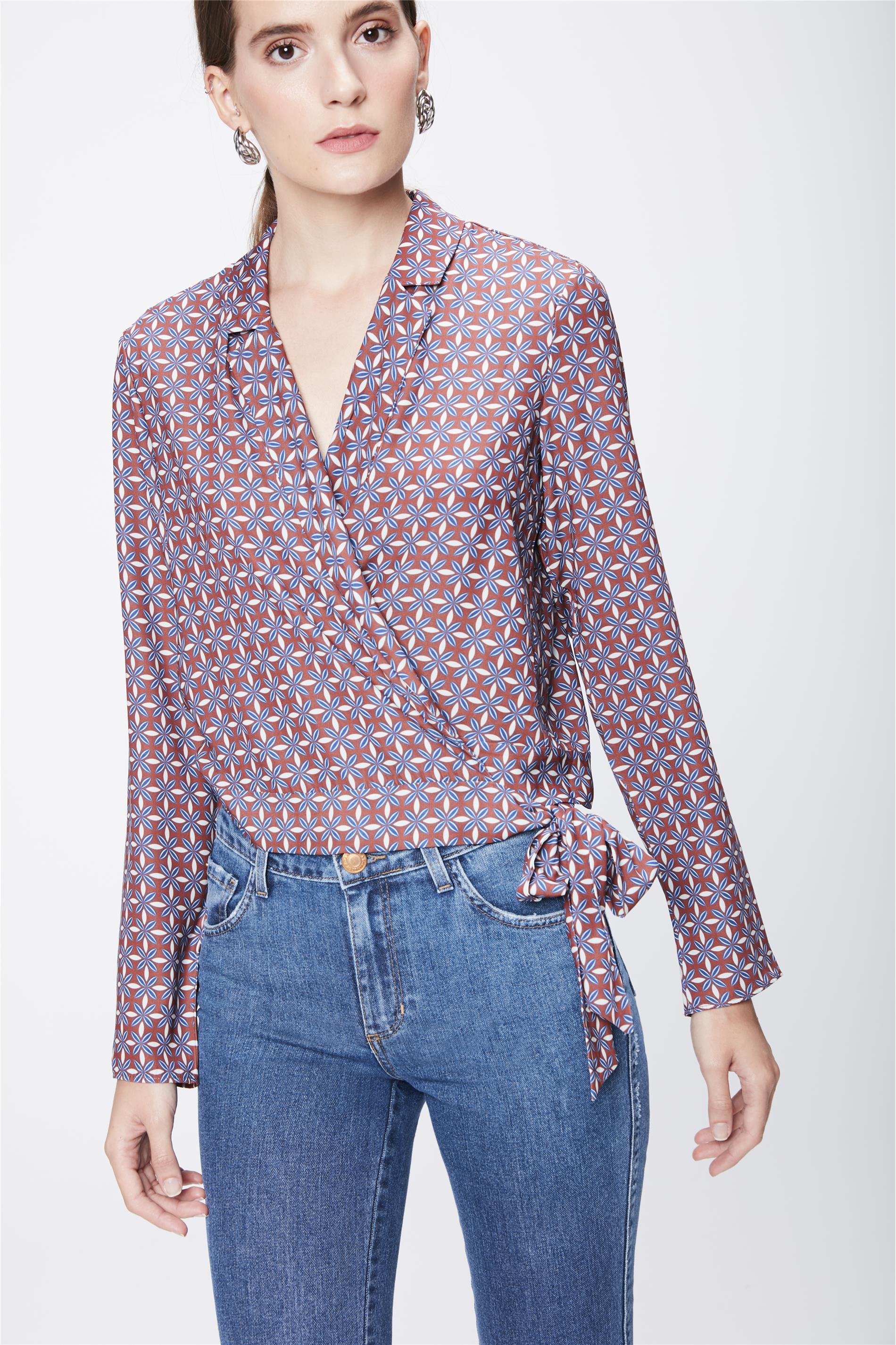 camisa estampada feminina