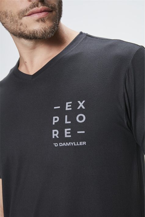 Camiseta-com-Estampa-Explore-Masculina-Detalhe--
