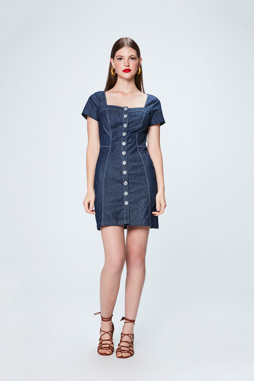 vestido jeans com botoes frontais