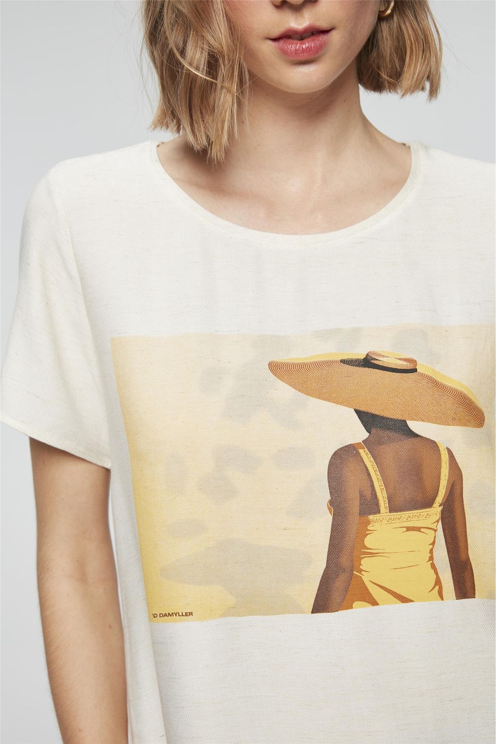 cart Consecutive domesticate Camiseta com Estampa Mulher com Chapéu - Damyller