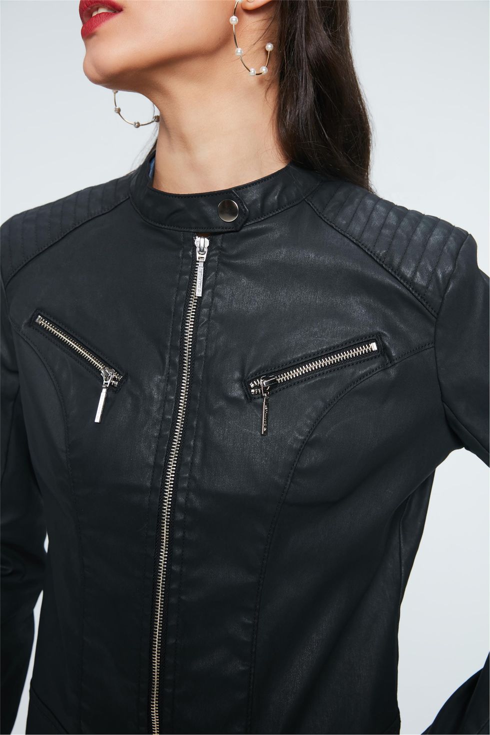 jaqueta resinada em efeito couro